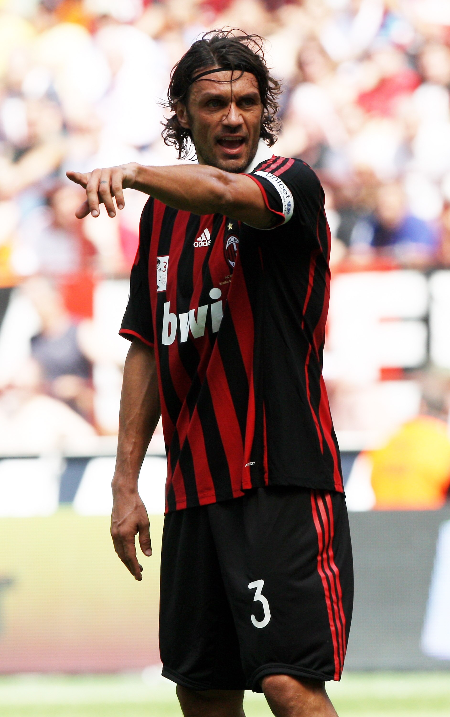 MILAN, ITALY - MAY 24:  AC Milan defender Paolo Maldini in action during AC Milan v AS Roma on May 24, 2009 in Milan, Italy.  (Photo by Vittorio Zunino Celotto/Getty Images)