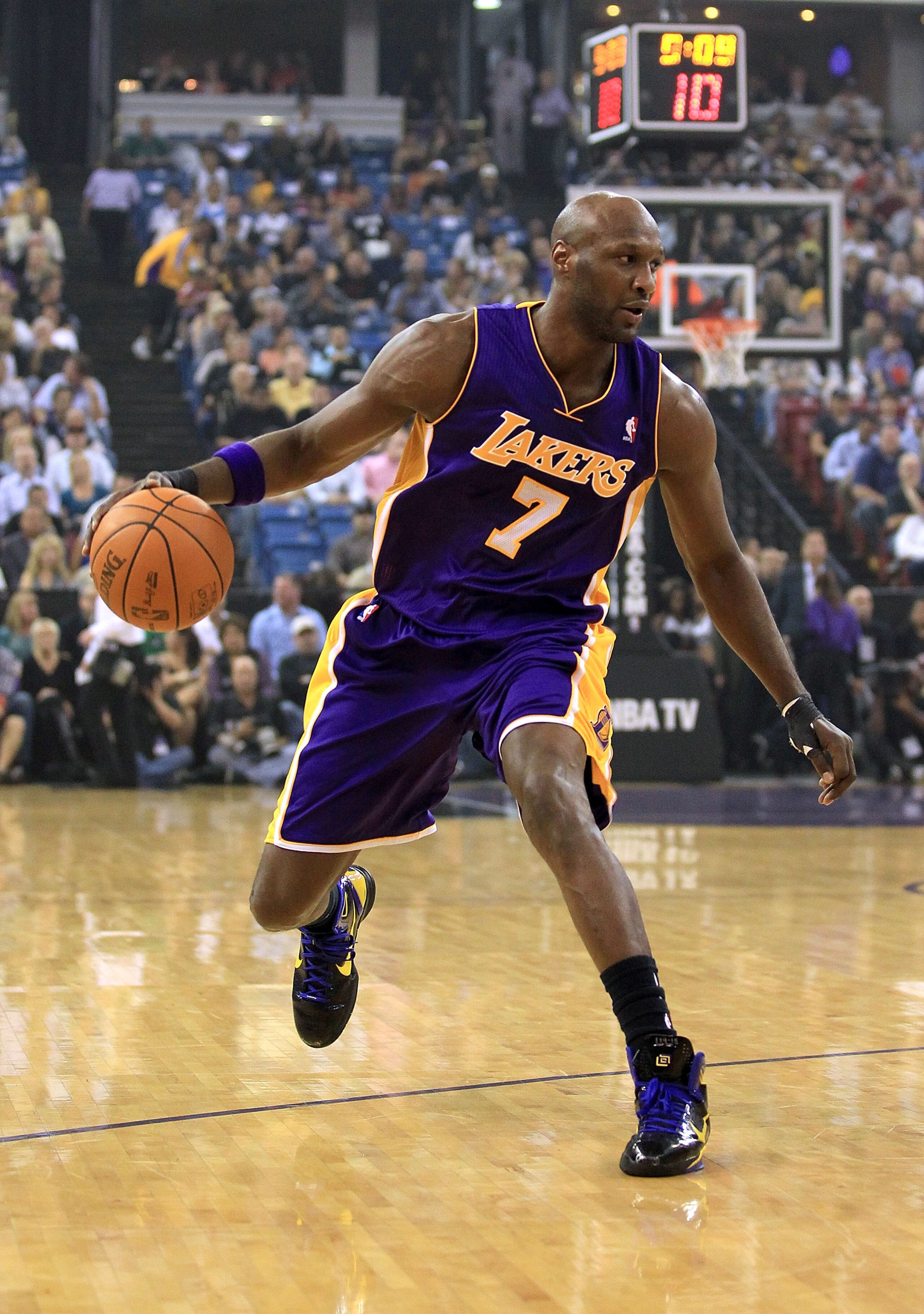 SACRAMENTO, CA - NOVEMBER 03: Lamar Odom #7 of the Los Angeles Lakers in action against the Sacramento Kings at ARCO Arena on November 3, 2010 in Sacramento, California. NOTE TO USER: User expressly acknowledges and agrees that, by downloading and or us SACRAMENTO, CA - NOVEMBER 03: Lamar Odom #7 of the Los Angeles Lakers in action against the Sacramento Kings at ARCO Arena on November 3, 2010 in Sacramento, California. NOTE TO USER: User expressly acknowledges and agrees that, by downloading and or us