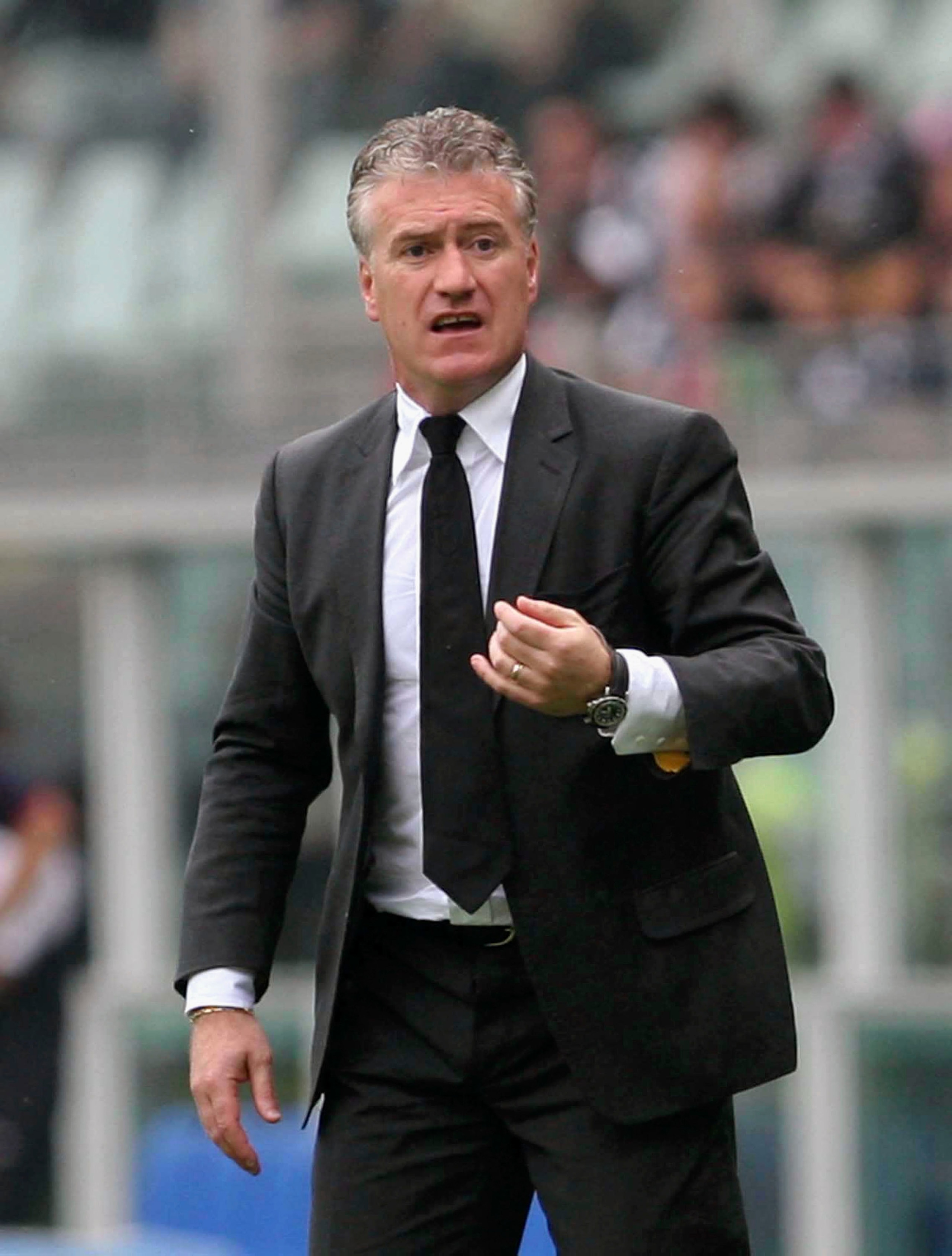 TURIN, ITALY - APRIL 21: Didier Deschamps, coach of Juventus shouts instructions to his players during the match between Juventus and Genoa on April 21, 2007 in Turin, Italy. (Photo by New Press/Getty Images) TURIN, ITALY - APRIL 21: Didier Deschamps, coach of Juventus shouts instructions to his players during the match between Juventus and Genoa on April 21, 2007 in Turin, Italy. (Photo by New Press/Getty Images)
