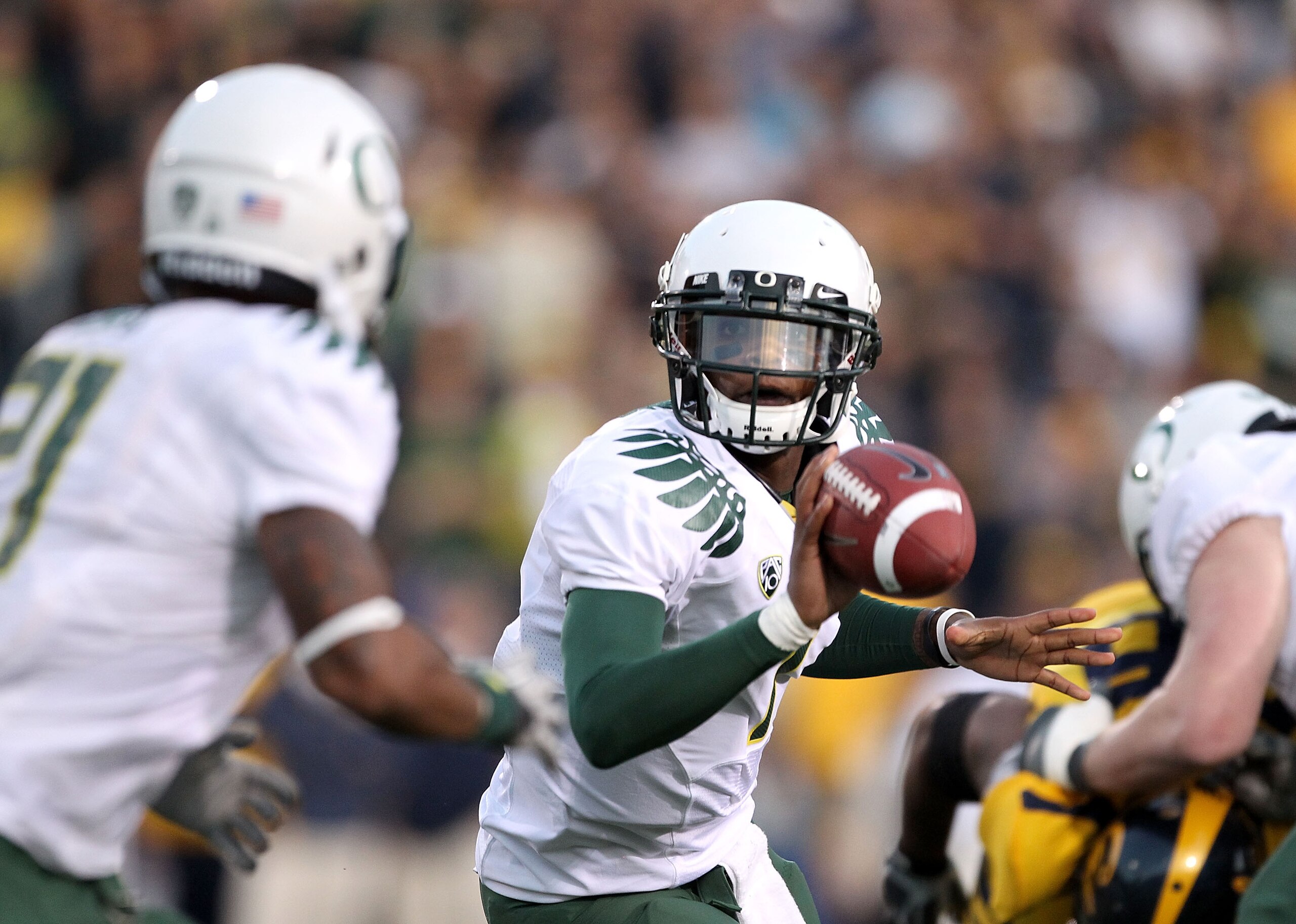 BERKELEY, CA - NOVEMBER 13: Darron Thomas #1 of the Oregon Ducks in action against the California Golden Bears at California Memorial Stadium on November 13, 2010 in Berkeley, California. (Photo by Ezra Shaw/Getty Images) BERKELEY, CA - NOVEMBER 13: Darron Thomas #1 of the Oregon Ducks in action against the California Golden Bears at California Memorial Stadium on November 13, 2010 in Berkeley, California. (Photo by Ezra Shaw/Getty Images)