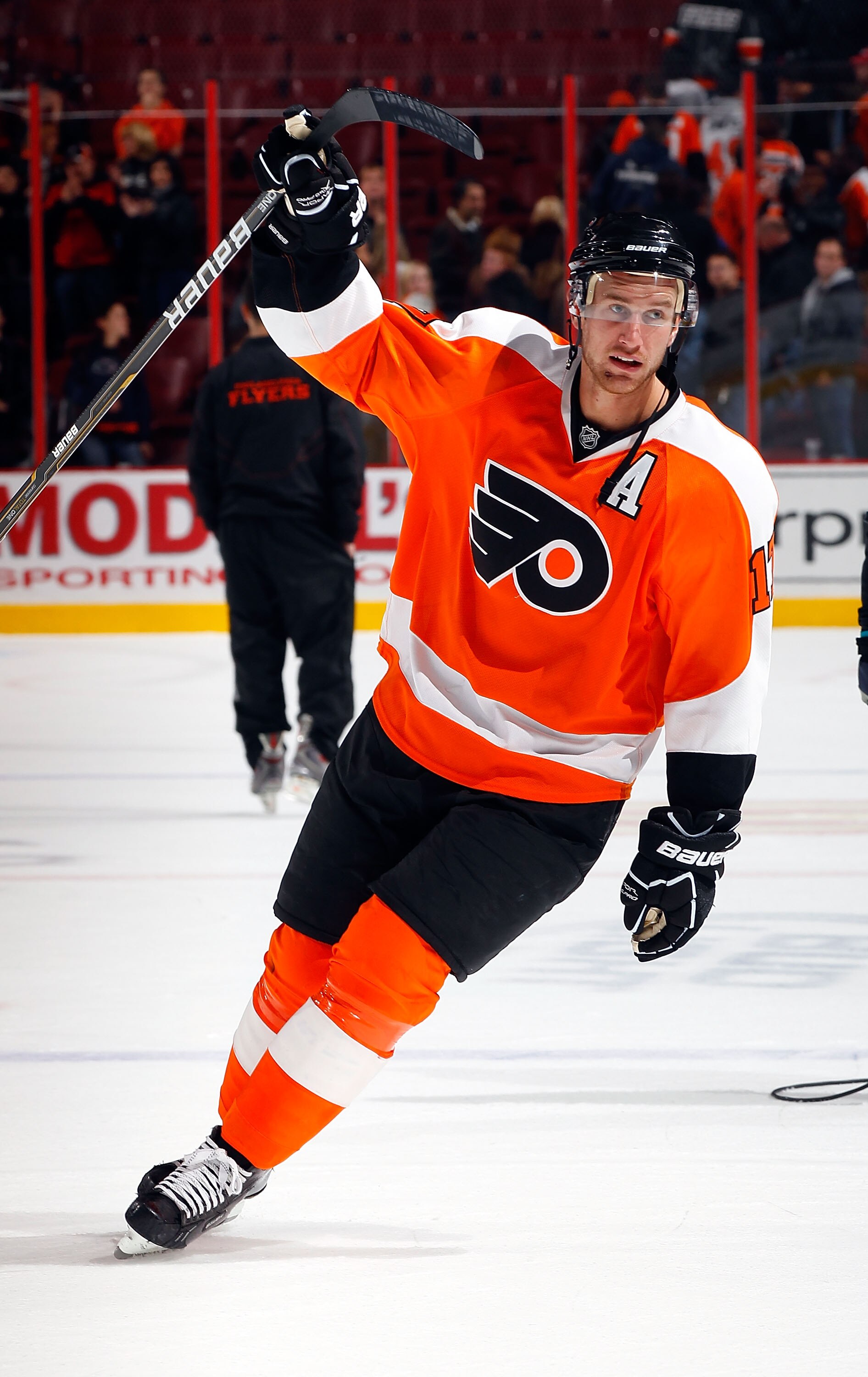 PHILADELPHIA - NOVEMBER 01:  Jeff Carter #17 of the Philadelphia Flyers skates against the Carolina Hurricanes on November 1, 2010 at the Wells Fargo Center in Philadelphia, Pennsylvania. Flyers defeat the Hurricanes 3-2.  (Photo by Mike Stobe/Getty Image