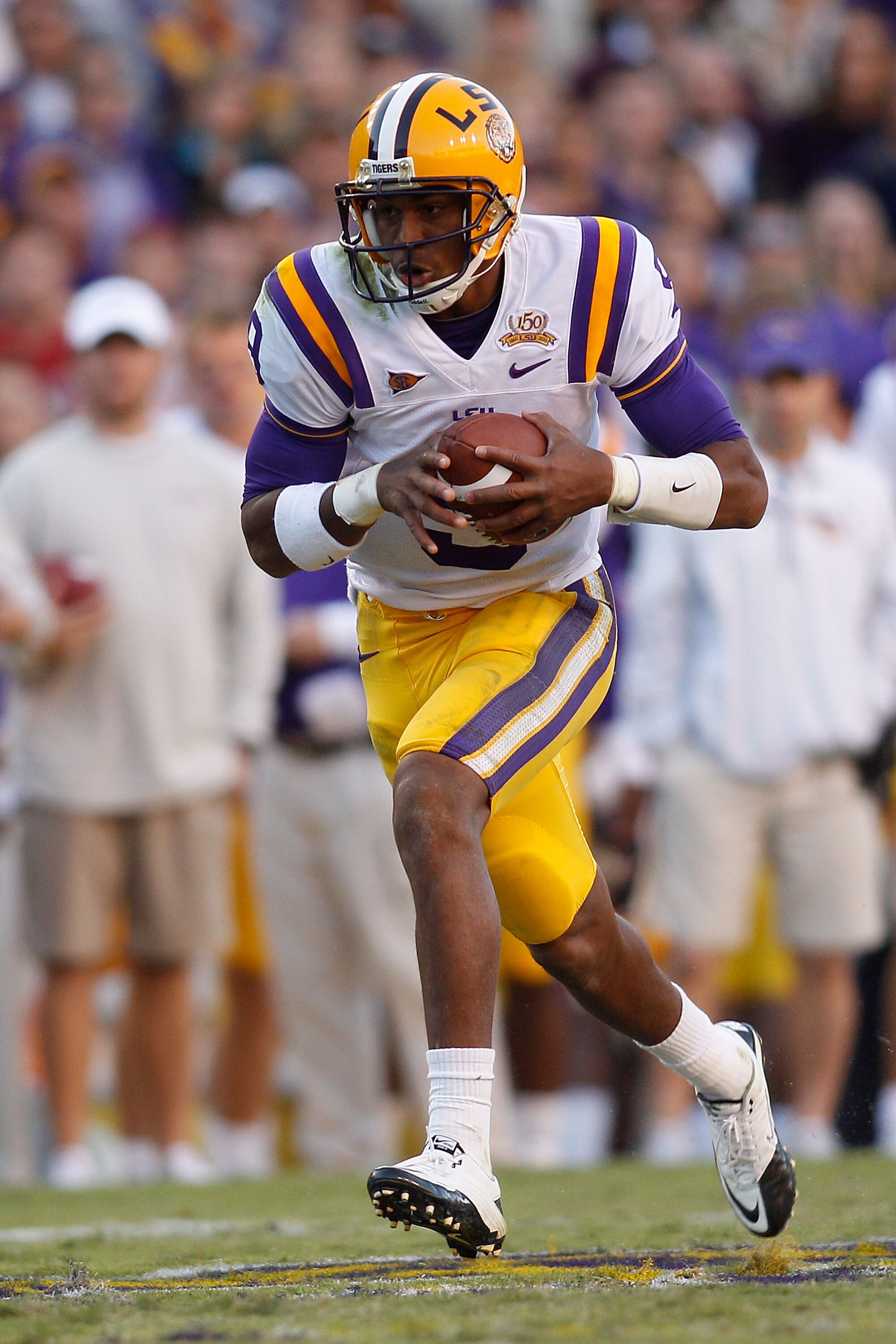 BATON ROUGE, LA - NOVEMBER 06:  Quarterback Jordan Jefferson #9 of the Louisiana State University Tigers looks to throw the ball against the Alabama Crimson Tide at Tiger Stadium on November 6, 2010 in Baton Rouge, Louisiana. The Tigers defeated the Crims