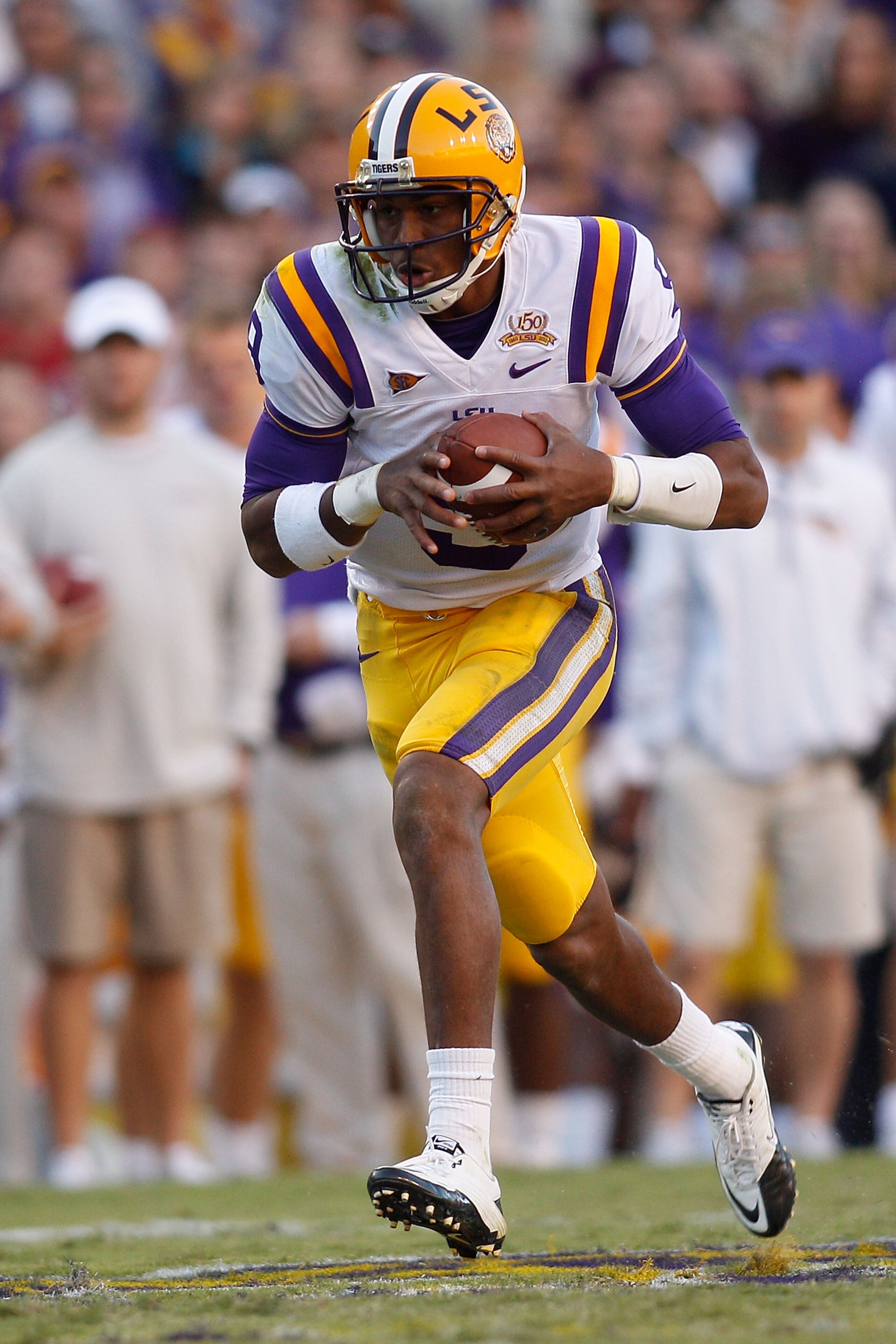 BATON ROUGE, LA - NOVEMBER 06:  Quarterback Jordan Jefferson #9 of the Louisiana State University Tigers looks to throw the ball against the Alabama Crimson Tide at Tiger Stadium on November 6, 2010 in Baton Rouge, Louisiana. The Tigers defeated the Crims
