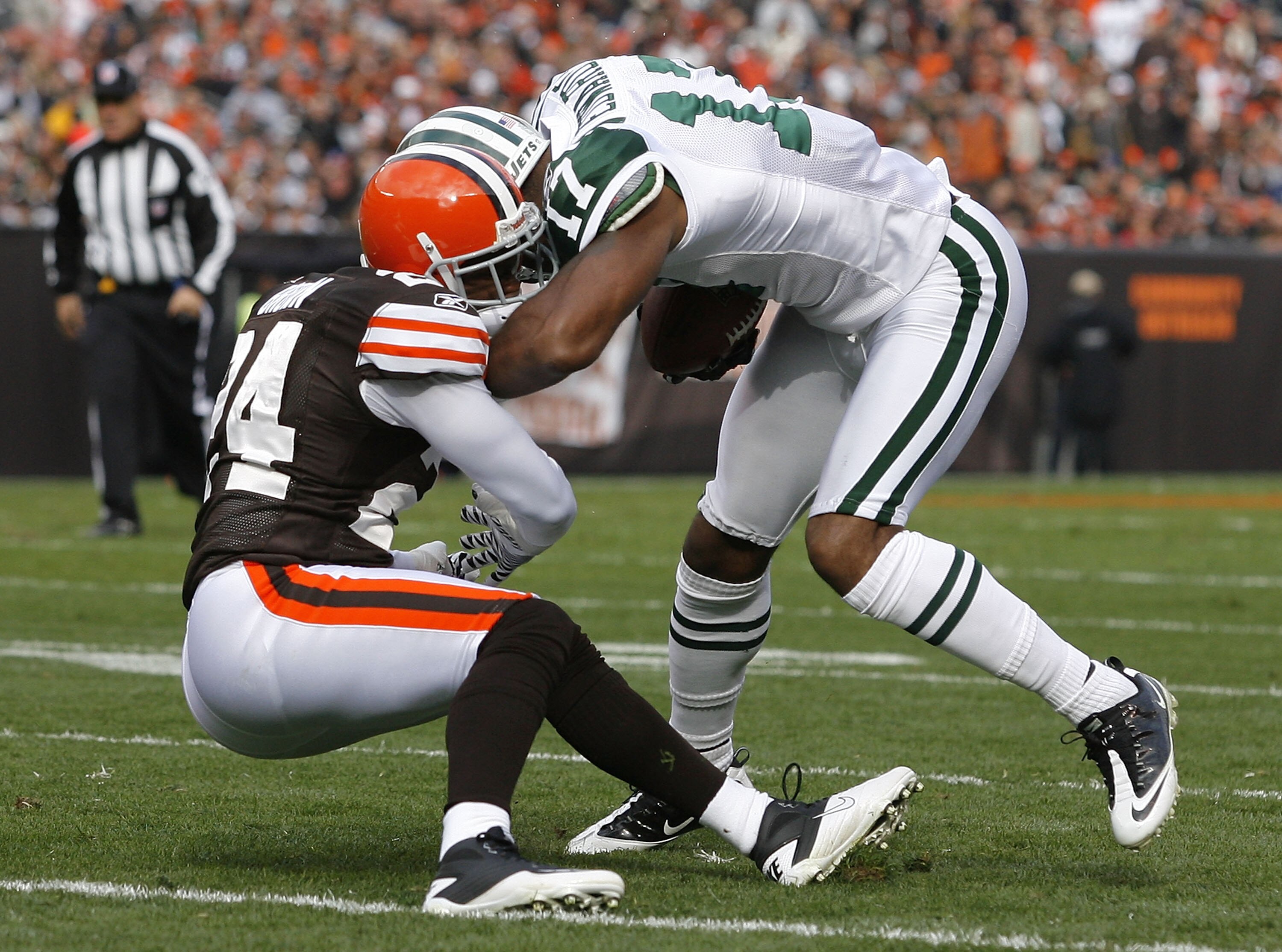 CLEVELAND - NOVEMBER 14:  Wide receiver Braylon Edwards #17 of the New York Jets is hit by defensive back Sheldon Brown #24 of the Cleveland Browns  at Cleveland Browns Stadium on November 14, 2010 in Cleveland, Ohio.  (Photo by Matt Sullivan/Getty Images
