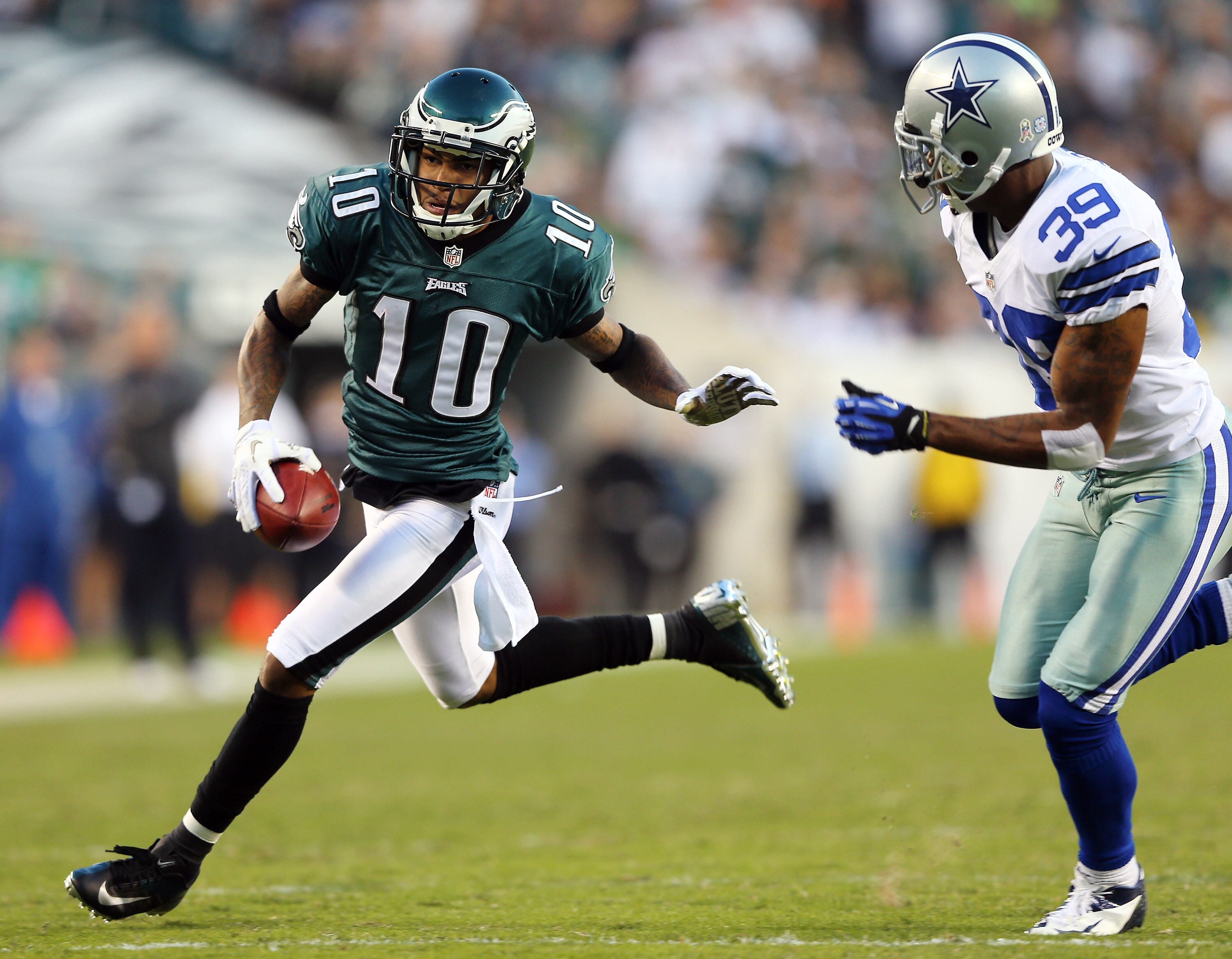 PHILADELPHIA, PA - NOVEMBER 11:  DeSean Jackson #10 of the Philadelphia Eagles carries the ball as Brandon Carr #39 of the Dallas Cowboys defends on November 11, 2012 at Lincoln Financial Field in Philadelphia, Pennsylvania.  (Photo by Elsa/Getty Images)
