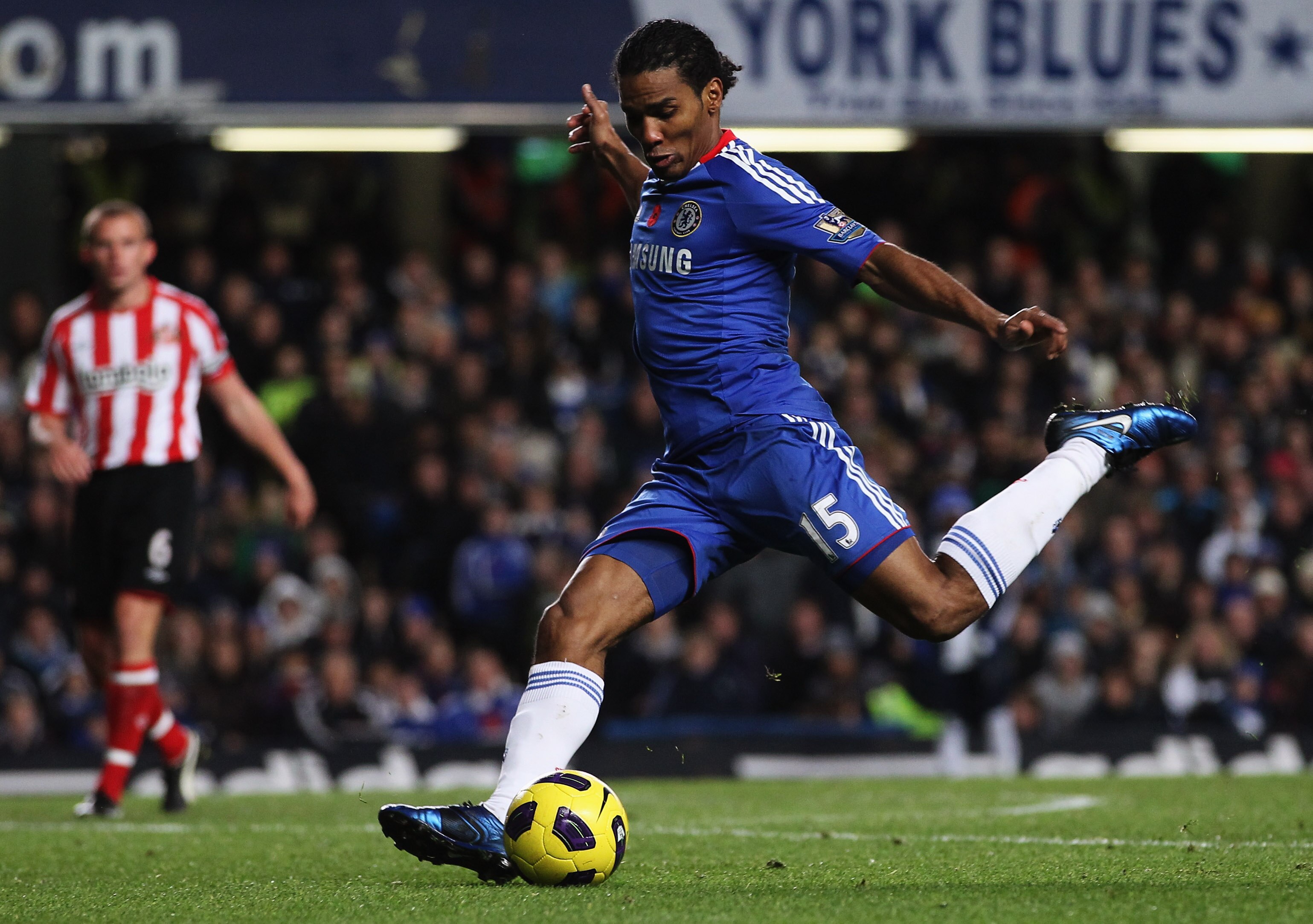 LONDON, ENGLAND - NOVEMBER 14:  Florent Malouda of Chelsea in action during the Barclays Premier League match between Chelsea and Sunderland at Stamford Bridge on November 14, 2010 in London, England.  (Photo by Scott Heavey/Getty Images)