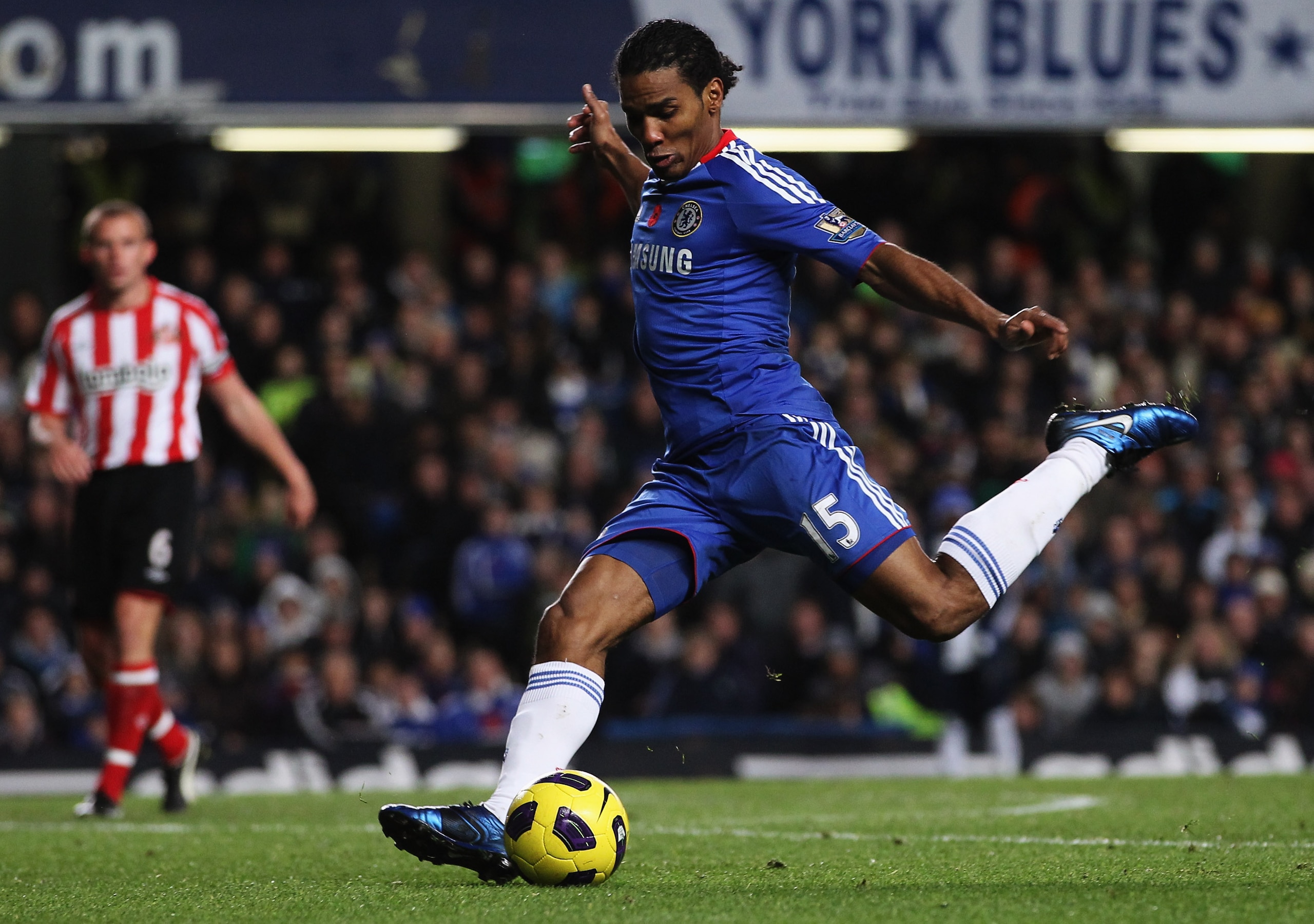 LONDON, ENGLAND - NOVEMBER 14:  Florent Malouda of Chelsea in action during the Barclays Premier League match between Chelsea and Sunderland at Stamford Bridge on November 14, 2010 in London, England.  (Photo by Scott Heavey/Getty Images)