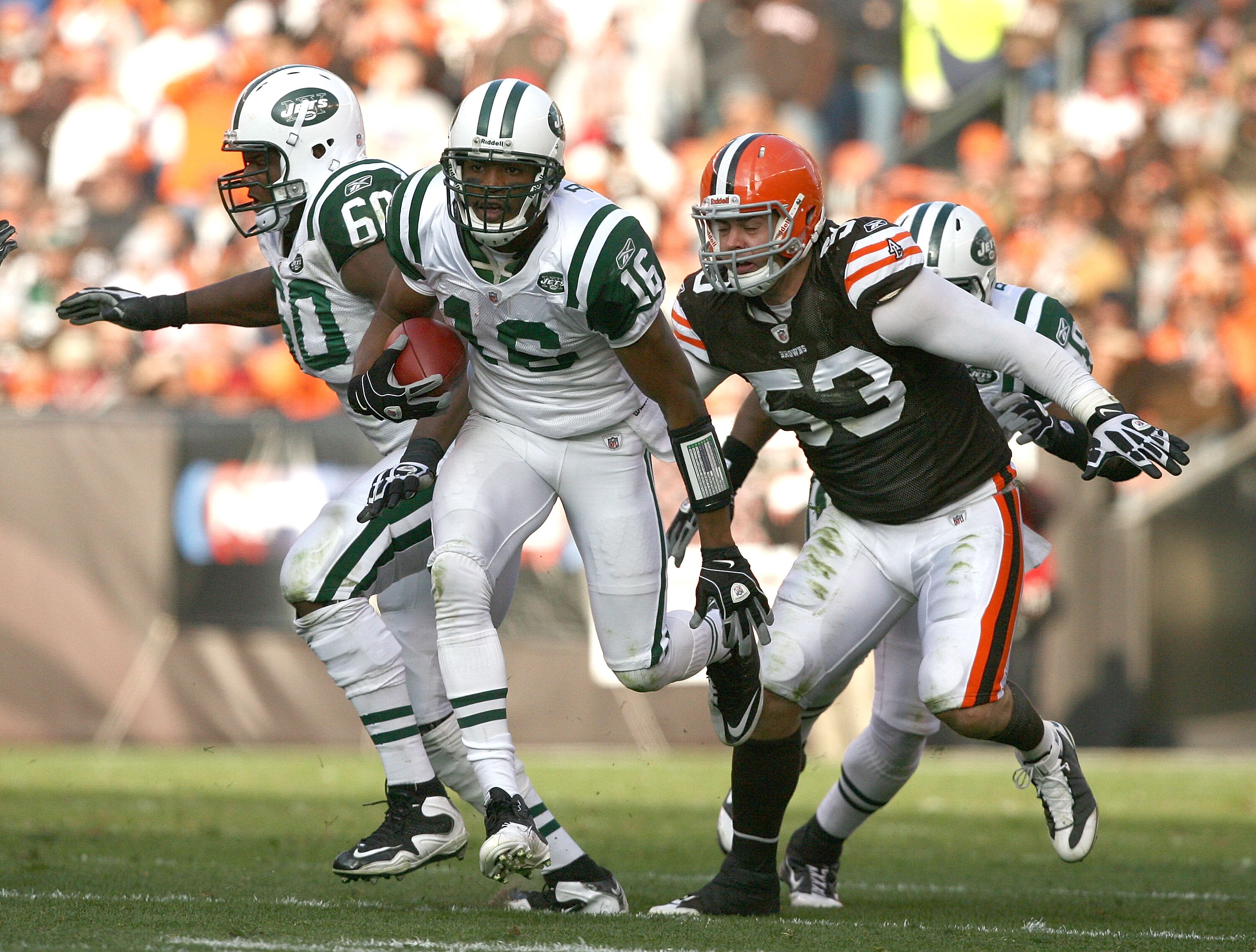 CLEVELAND - NOVEMBER 14:  Wide receiver Brad Smith #16 of the New York Jets runs by linebacker Matt Roth #53 of the Cleveland Browns  at Cleveland Browns Stadium on November 14, 2010 in Cleveland, Ohio.  (Photo by Matt Sullivan/Getty Images)