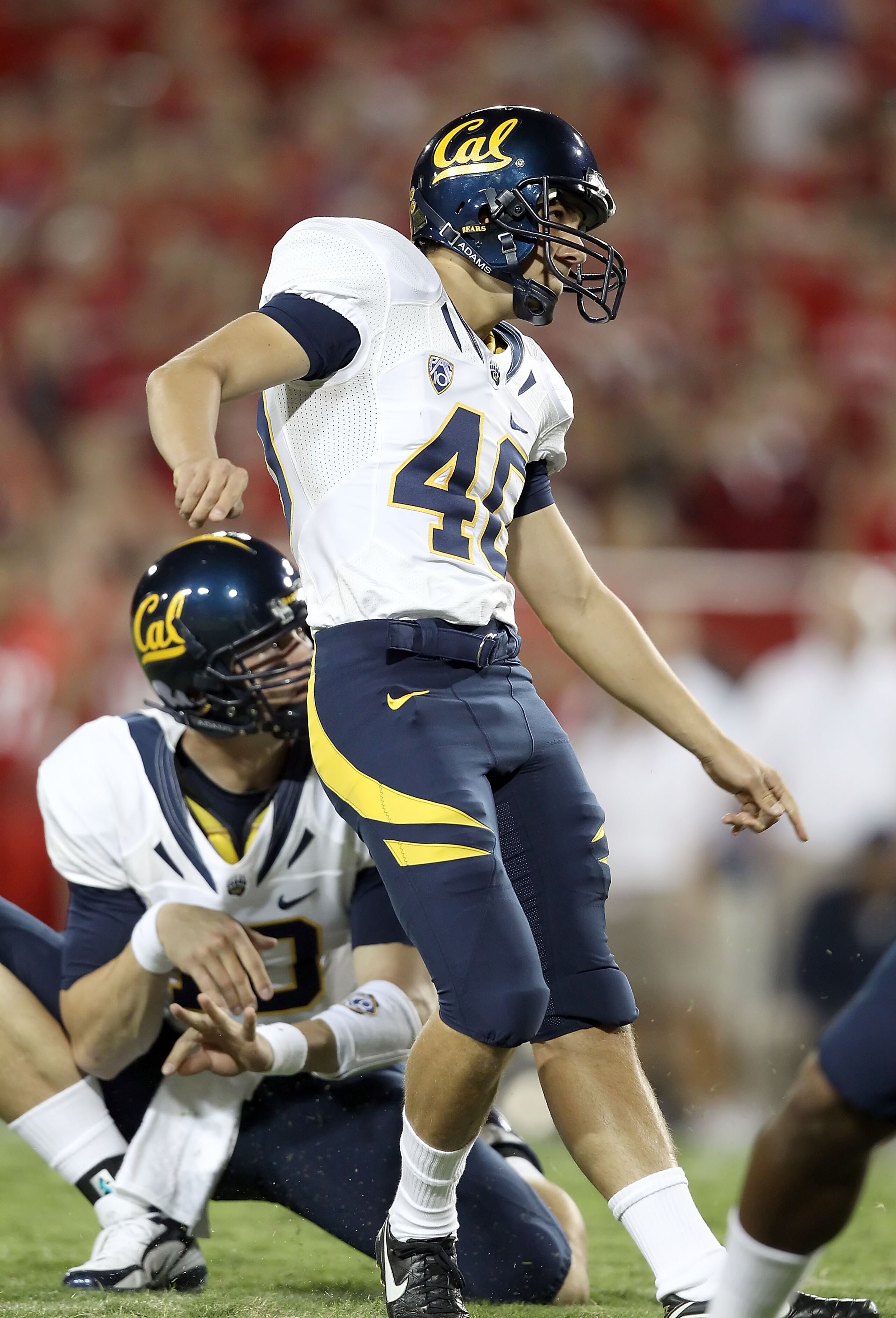 TUCSON, AZ - SEPTEMBER 25:  Kicker Giorgio Tavecchio #40 of the California Golden Bears attempts a field goal against the Arizona Wildcats during the college football game at Arizona Stadium on September 25, 2010 in Tucson, Arizona. The Wildcats defeated 