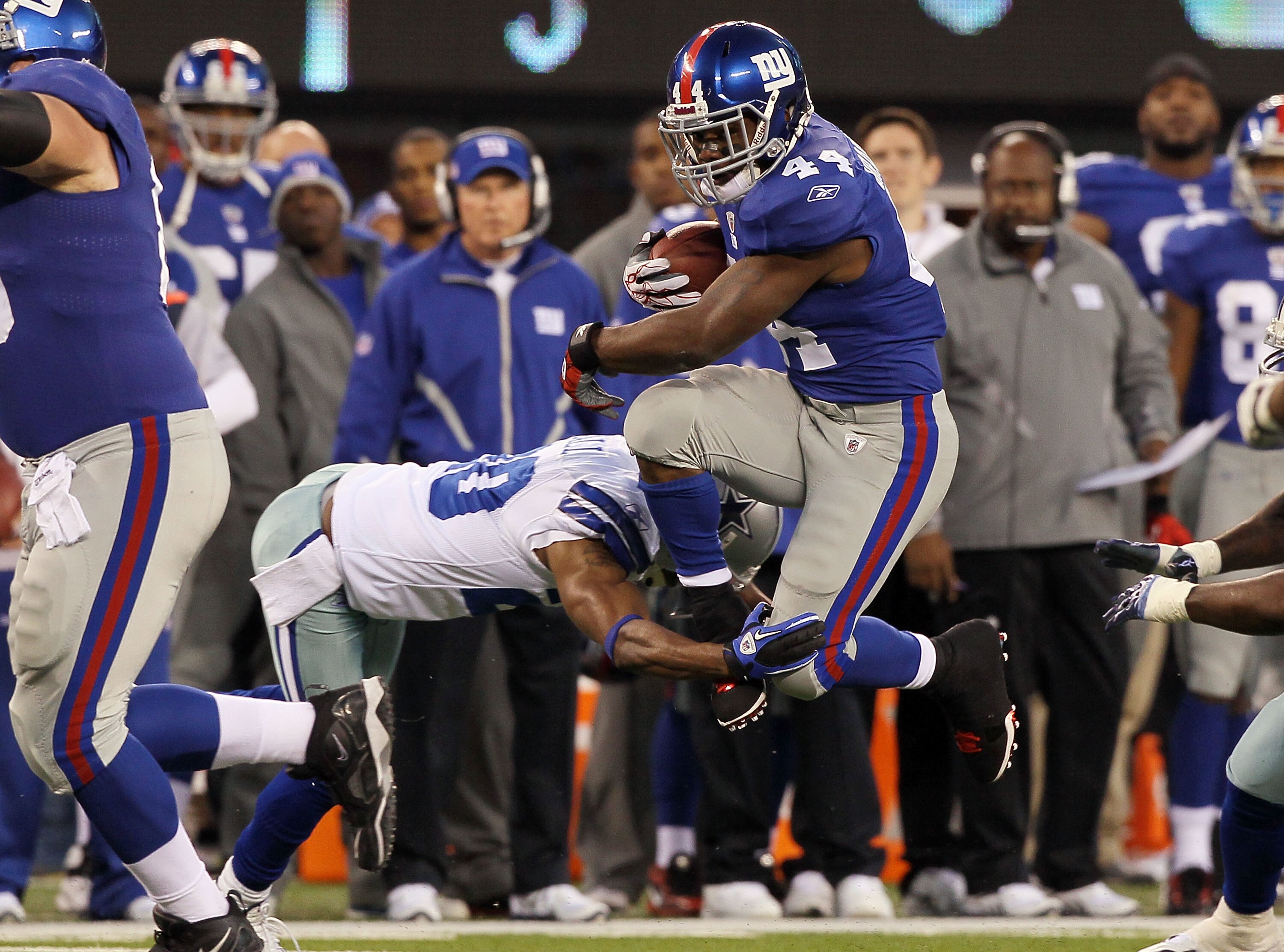EAST RUTHERFORD, NJ - NOVEMBER 14:  Ahmad Bradshaw #44 of the New York Giants runs the ball against Alan Ball #20 of the Dallas Cowboys on November 14, 2010 at the New Meadowlands Stadium in East Rutherford, New Jersey.  (Photo by Jim McIsaac/Getty Images