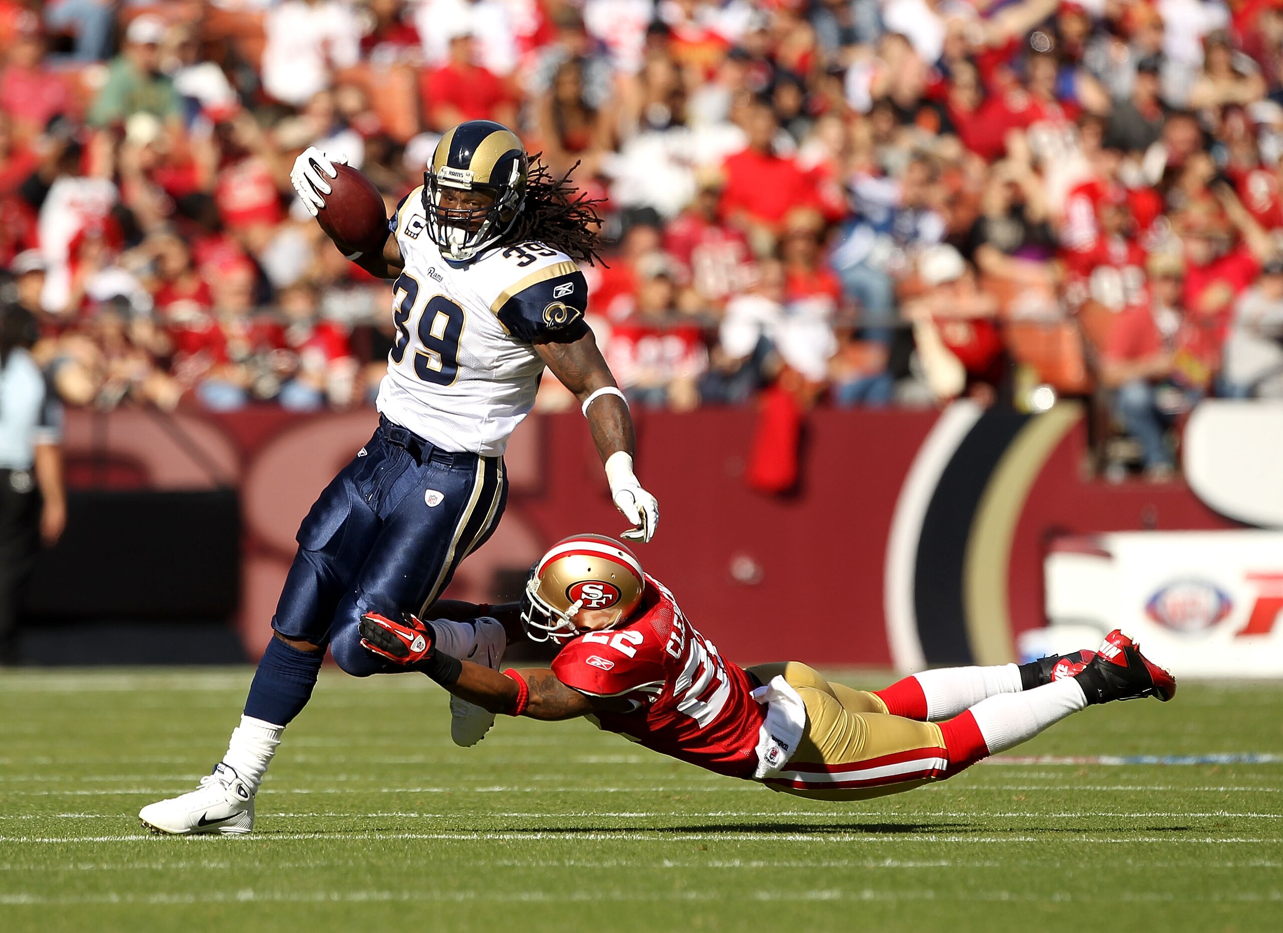 SAN FRANCISCO - NOVEMBER 14:  Steven Jackson #39 of the St. Louis Rams runs away from a diving Nate Clements #22 of the San Francisco 49ers at Candlestick Park on November 14, 2010 in San Francisco, California.  (Photo by Ezra Shaw/Getty Images)