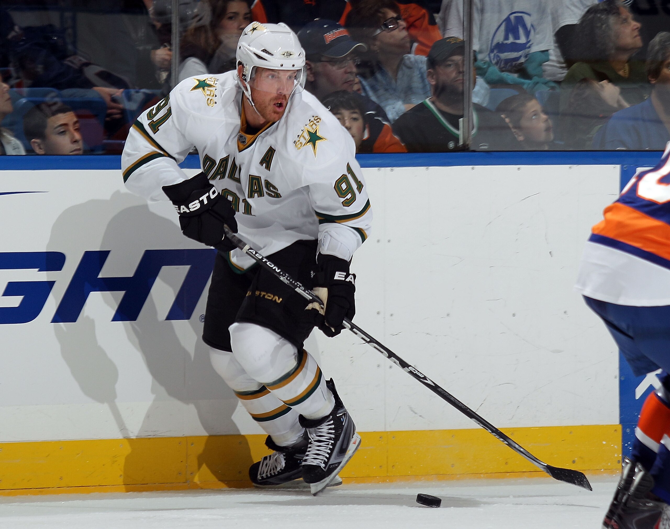 UNIONDALE, NY - OCTOBER 09:  Brad Richards #91 of the Dallas Stars skates against the New York Islanders at the Nassau Coliseum on October 9, 2010 in Uniondale, New York.  (Photo by Bruce Bennett/Getty Images)