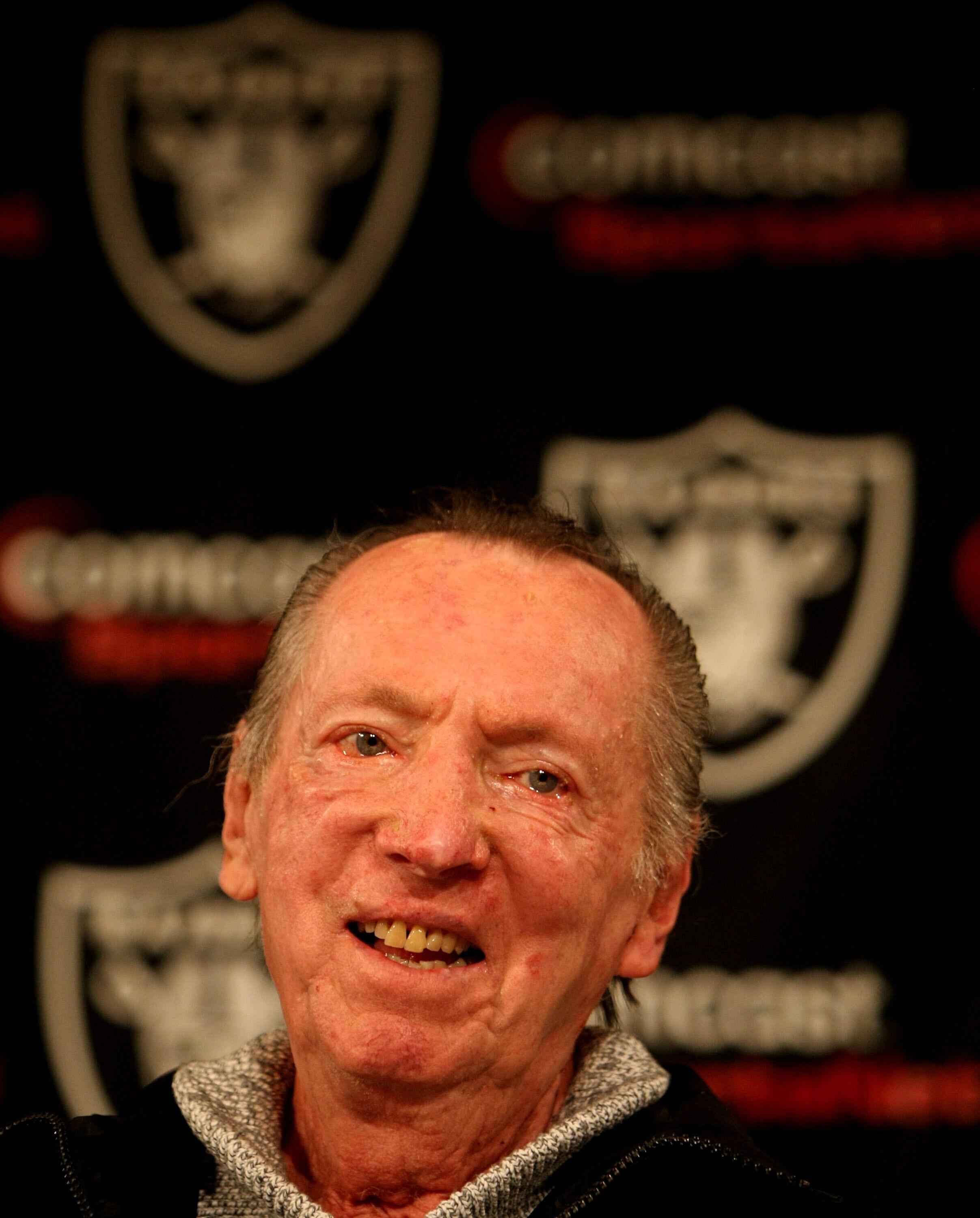 ALAMEDA, CA - SEPTEMBER 30:  Oakland Raiders owner Al Davis speaks during a press conference to announce the firing of head coach Lane Kiffin of the Oakland Raiders at thier training facility on Septemer 30, 2008 in Alameda, California.  (Photo by Jed Jac