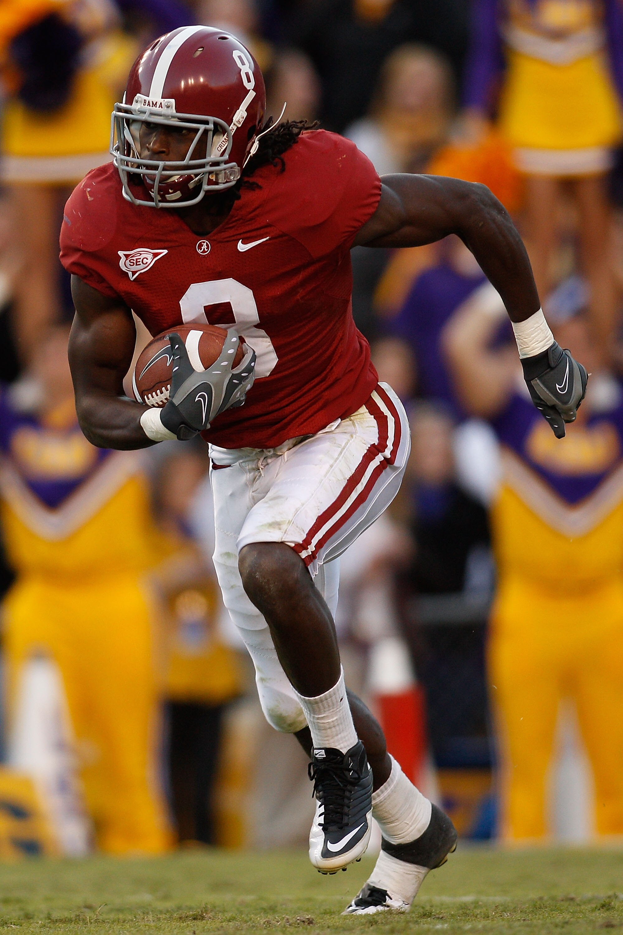BATON ROUGE, LA - NOVEMBER 06:  Julio Jones #8 of the Alabama Crimson Tide in action during the game against the Louisiana State University Tigers at Tiger Stadium on November 6, 2010 in Baton Rouge, Louisiana.  The Tigers defeated the Crimson Tide 24-21.