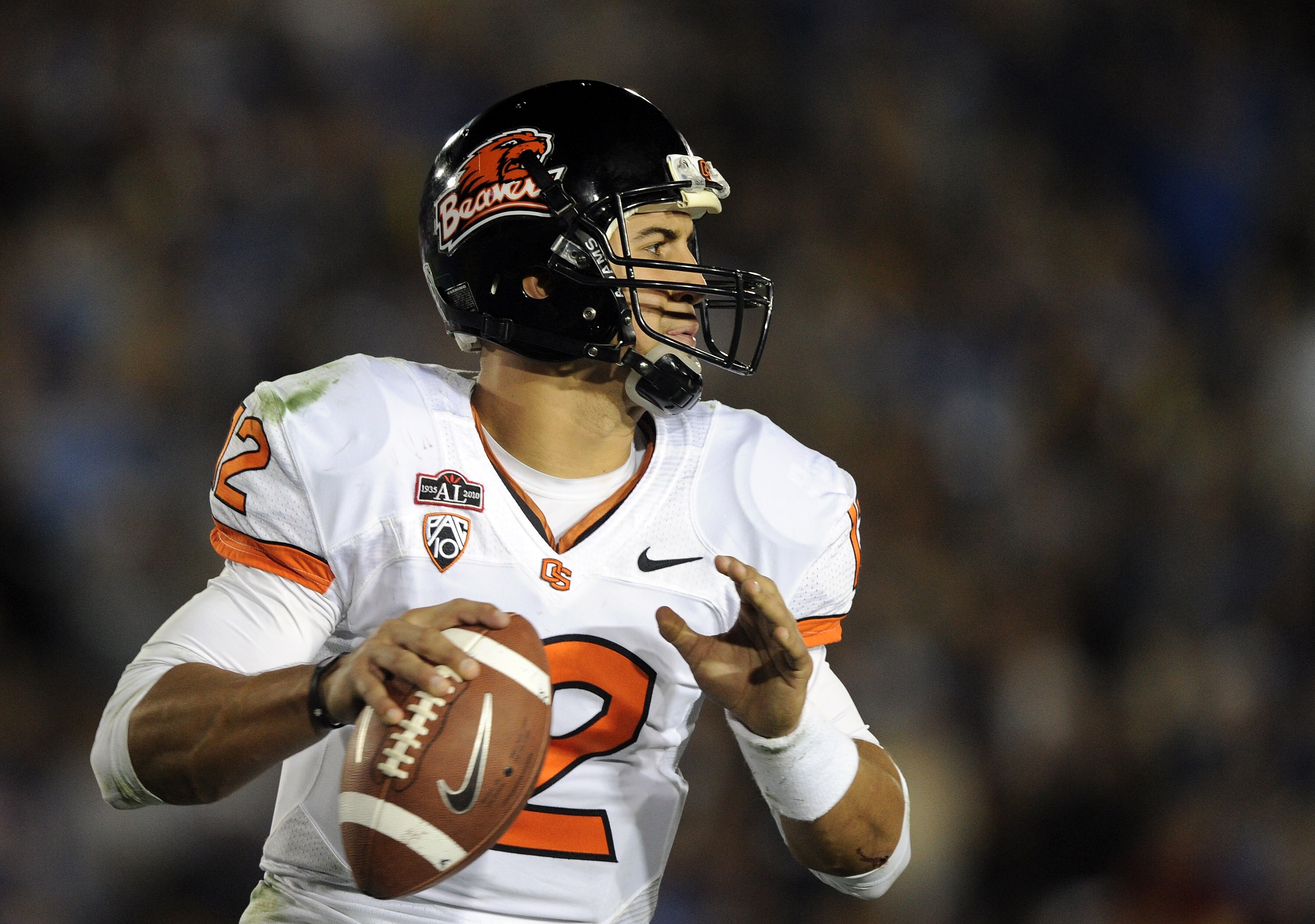 PASADENA, CA - NOVEMBER 06:  Ryan Katz #12 of the Oregon State Beavers looks to pass against the UCLA Bruins during the game at the Rose Bowl on November 6, 2010 in Pasadena, California.  (Photo by Harry How/Getty Images)