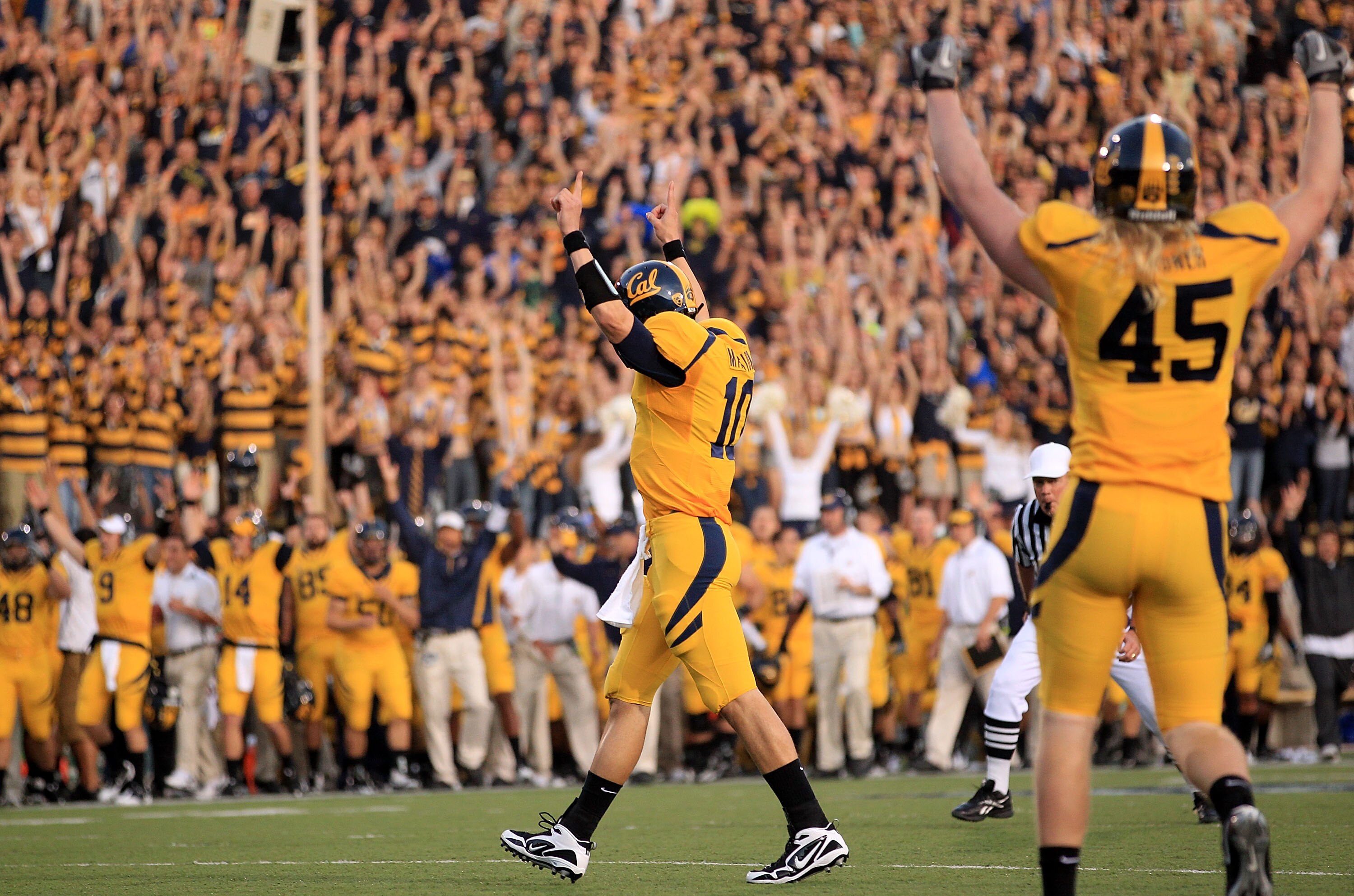 BERKELEY, CA - NOVEMBER 13:  Brock Mansion #10 and Spencer Ladner #45 of the California Golden Bears celebrate after they scored a touchdown against the Oregon Ducks at California Memorial Stadium on November 13, 2010 in Berkeley, California.  (Photo by E