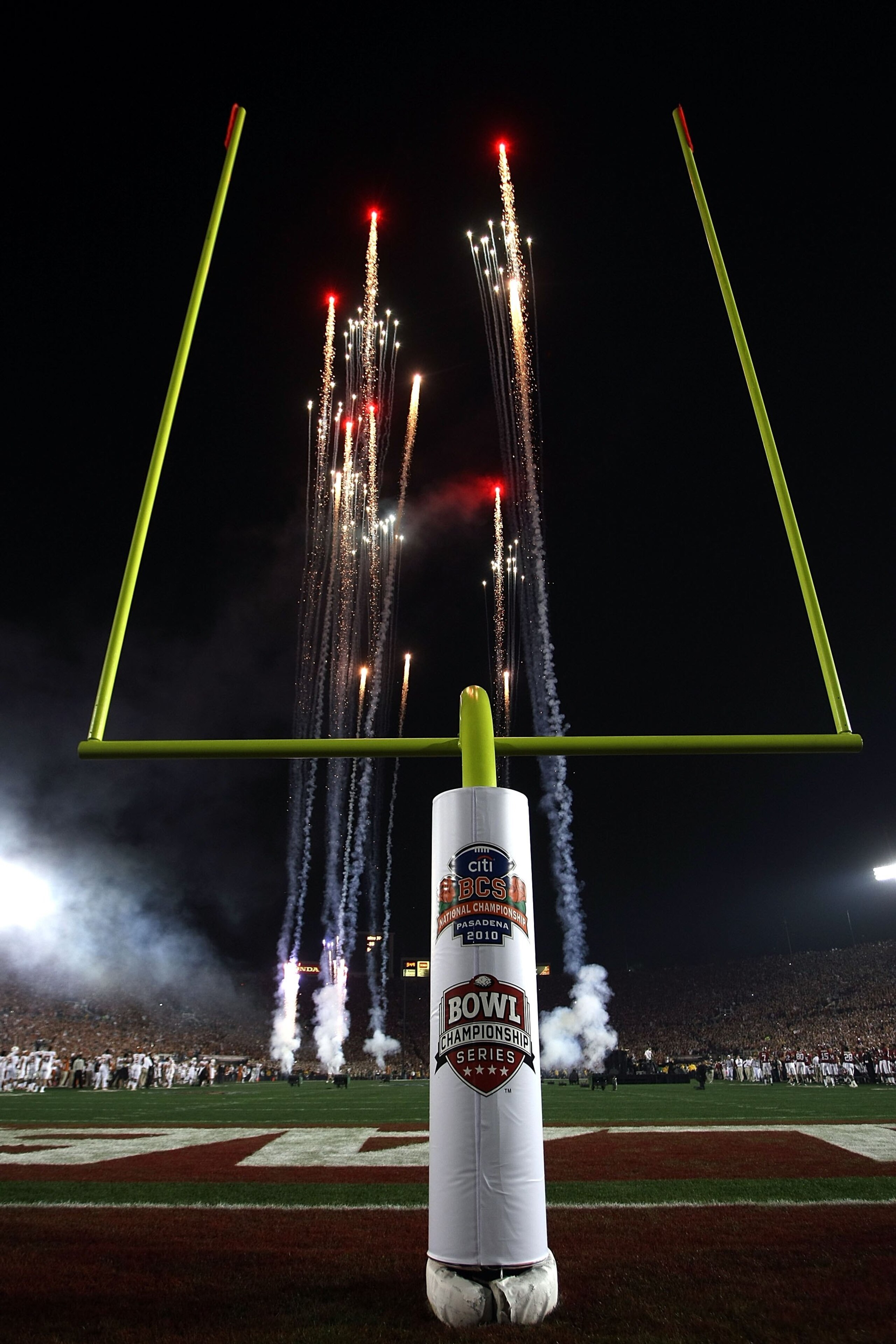 PASADENA, CA - JANUARY 07:  Fireworks explode prior to the Citi BCS National Championship game between the Texas Longhorns and the Alabama Crimson Tide at the Rose Bowl on January 7, 2010 in Pasadena, California.  (Photo by Stephen Dunn/Getty Images)