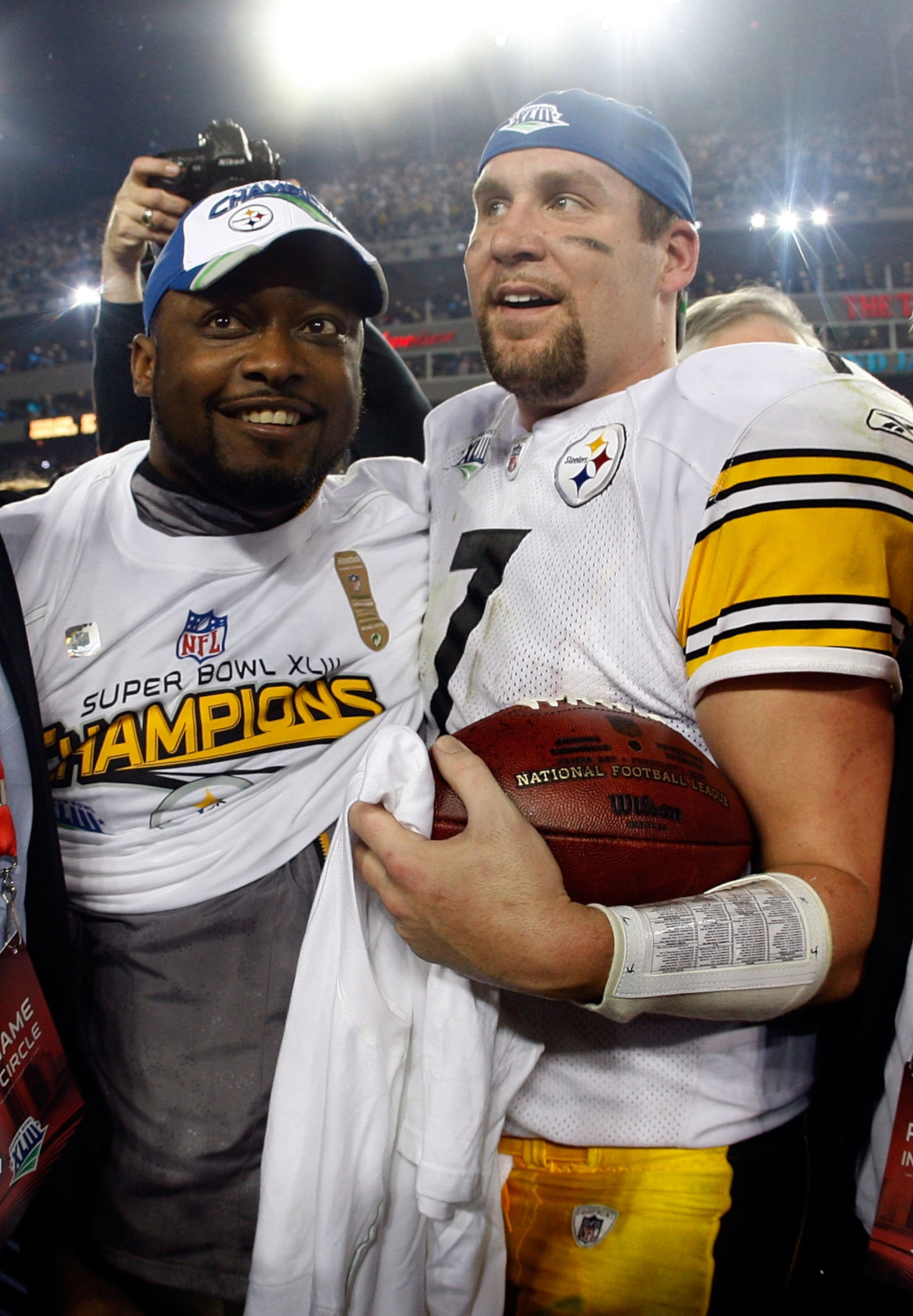 TAMPA, FL - FEBRUARY 01: (L-R) Head coach Mike Tomlin and Ben Roethlisberger #7 of of the Pittsburgh Steelers celebrate on the field after their 27-23 win against the Arizona Cardinals during Super Bowl XLIII on February 1, 2009 at Raymond James Stadium TAMPA, FL - FEBRUARY 01: (L-R) Head coach Mike Tomlin and Ben Roethlisberger #7 of of the Pittsburgh Steelers celebrate on the field after their 27-23 win against the Arizona Cardinals during Super Bowl XLIII on February 1, 2009 at Raymond James Stadium