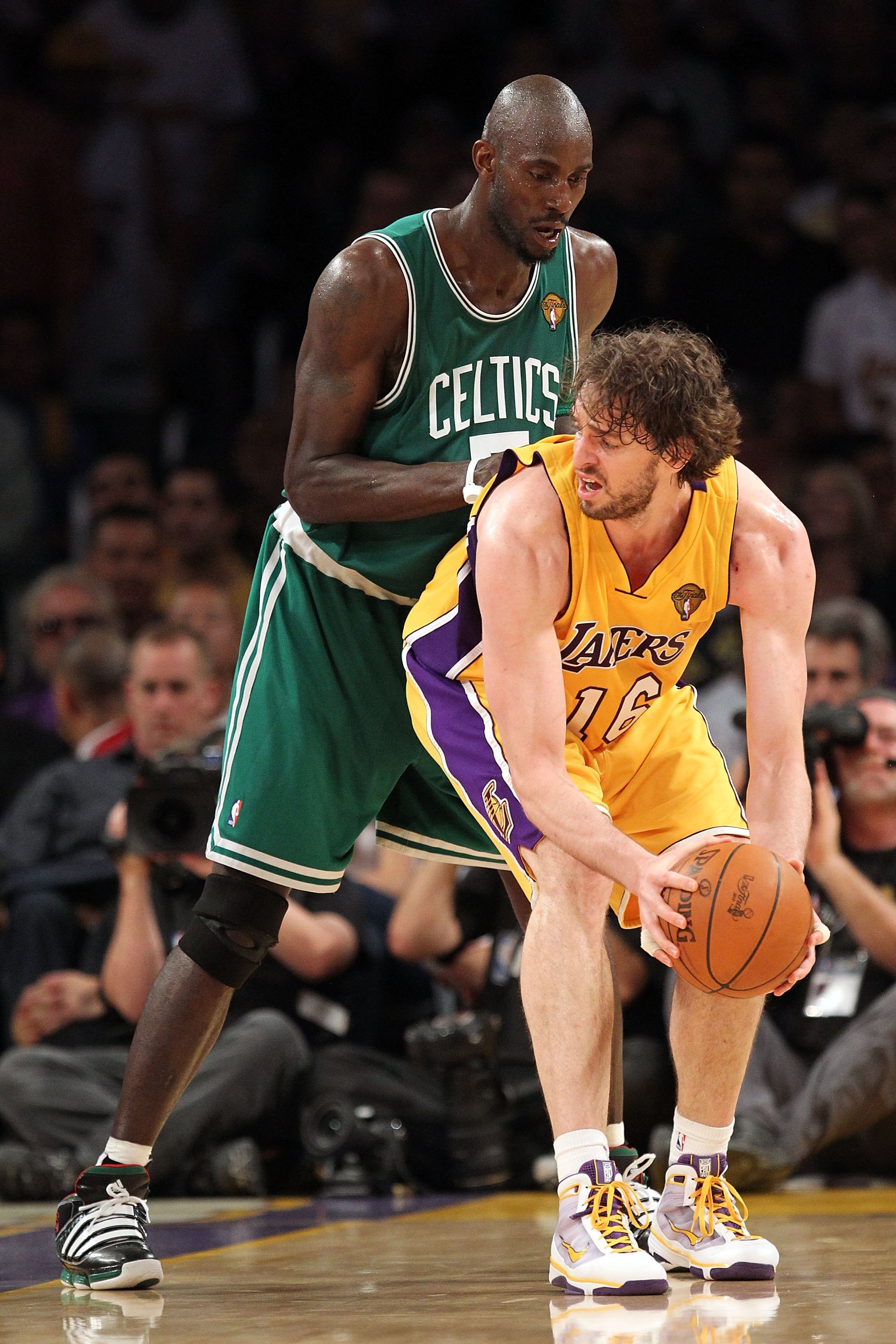 LOS ANGELES, CA - JUNE 15:  Pau Gasol #16 of the Los Angeles Lakers moves the ball against Kevin Garnett #5 of the Boston Celtics in Game Six of the 2010 NBA Finals at Staples Center on June 15, 2010 in Los Angeles, California.  NOTE TO USER: User express