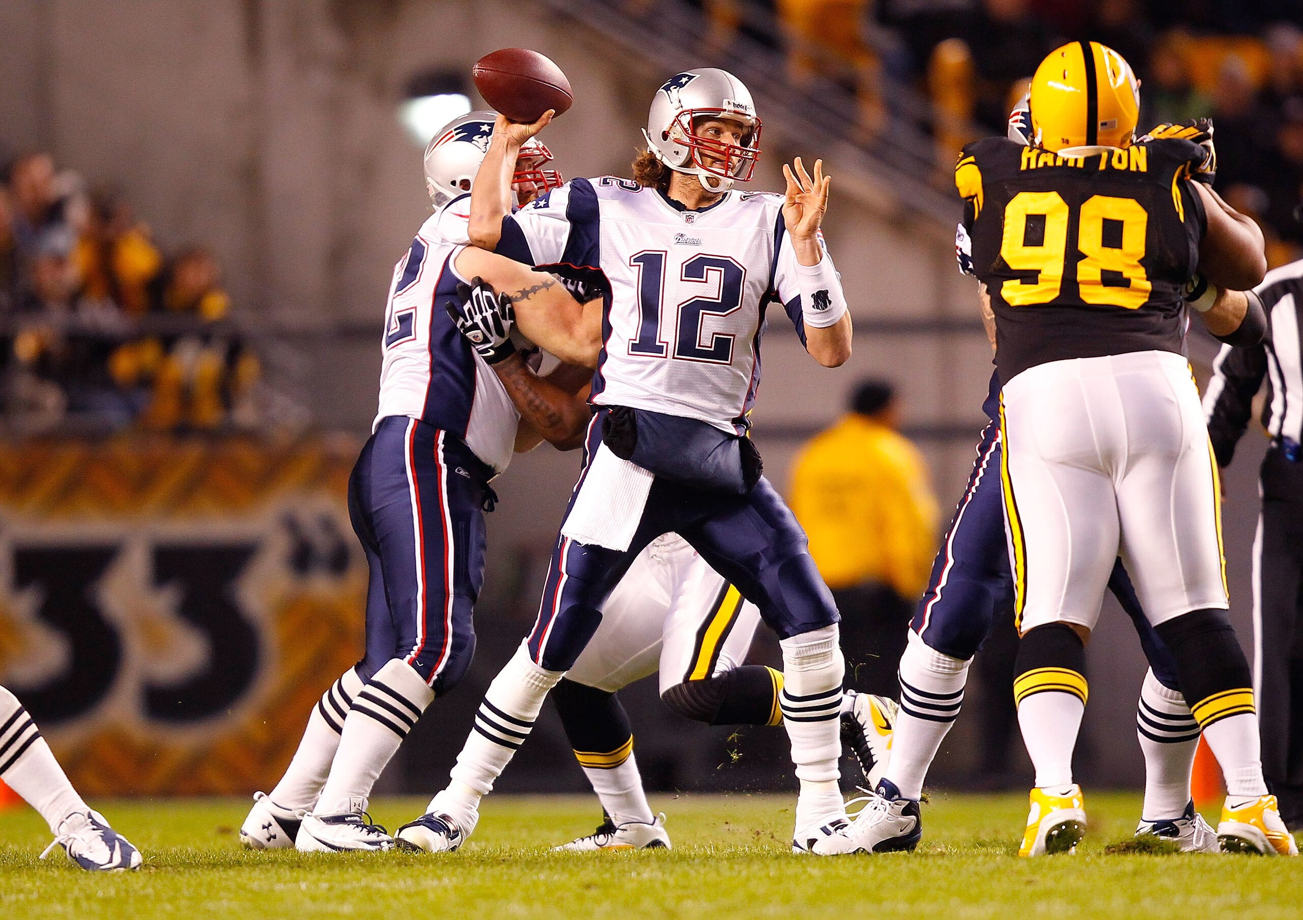 PITTSBURGH - NOVEMBER 14:  Tom Brady #12 of the New England Patriots throws the ball during the game against the Pittsburgh Steelers on November 14, 2010 at Heinz Field in Pittsburgh, Pennsylvania.  (Photo by Jared Wickerham/Getty Images)
