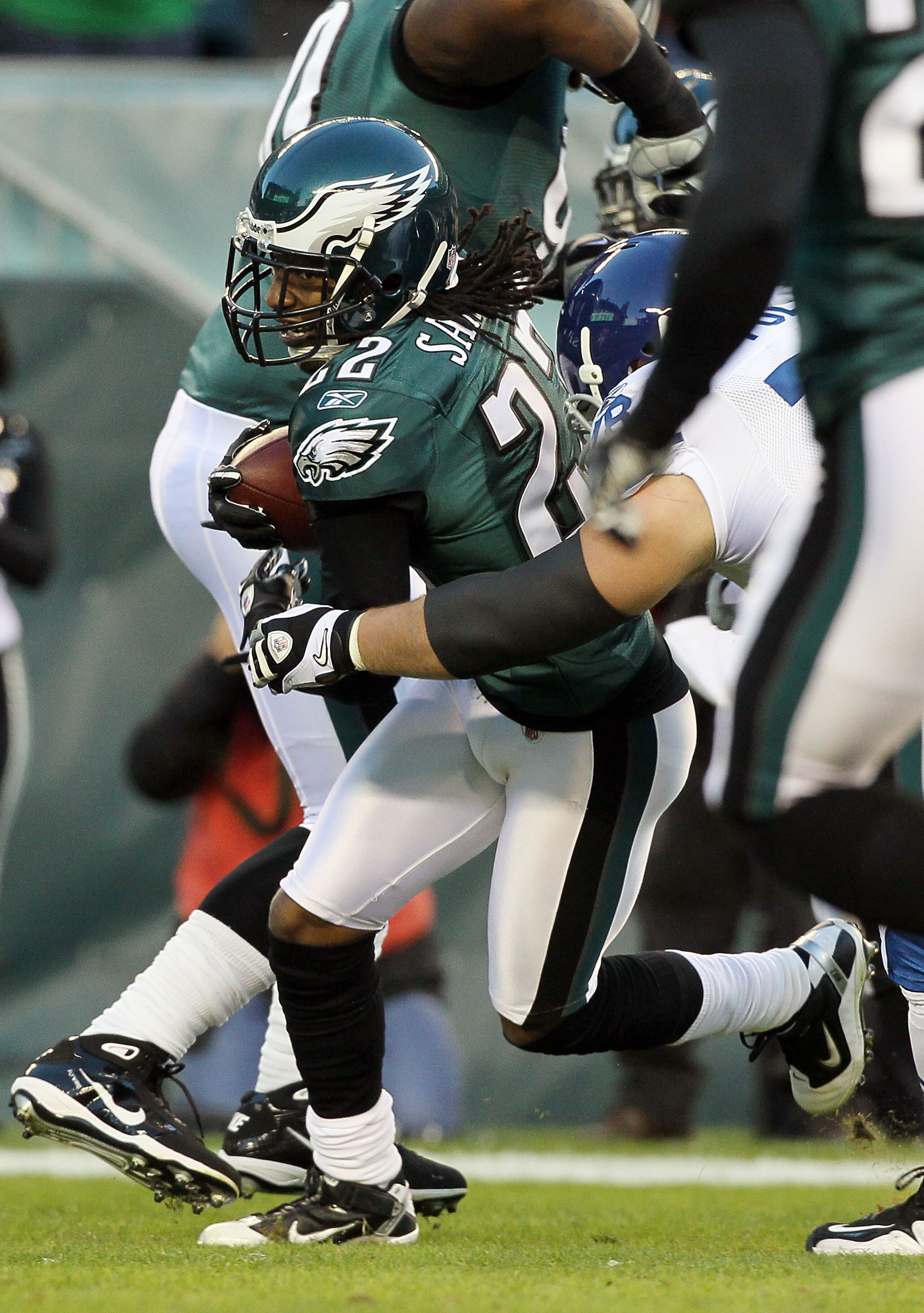 PHILADELPHIA - NOVEMBER 07:  Asante Samuel #22 of the Philadelphia Eagles runs the ball after a first quarter interception against the Indianapolis Colts on November 7, 2010 at Lincoln Financial Field in Philadelphia, Pennsylvania. The Eagles defeated the