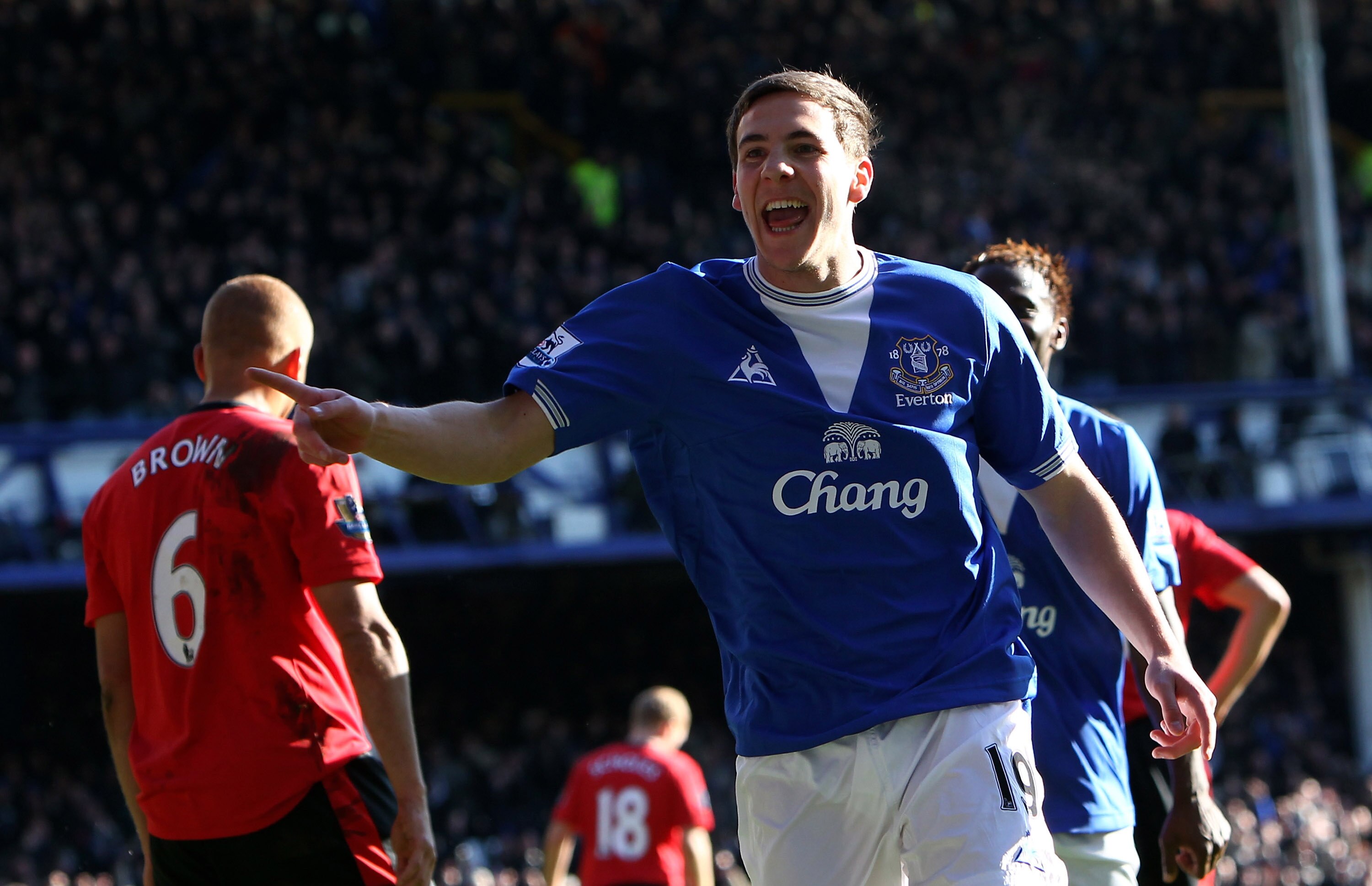 LIVERPOOL, ENGLAND - FEBRUARY 20:  Dan Gosling of Everton celebrates scoring his teams second goal during the Barclays Premier League match between Everton and Manchester United at Goodison Park on February 20, 2010 in Liverpool, England.  (Photo by Clive