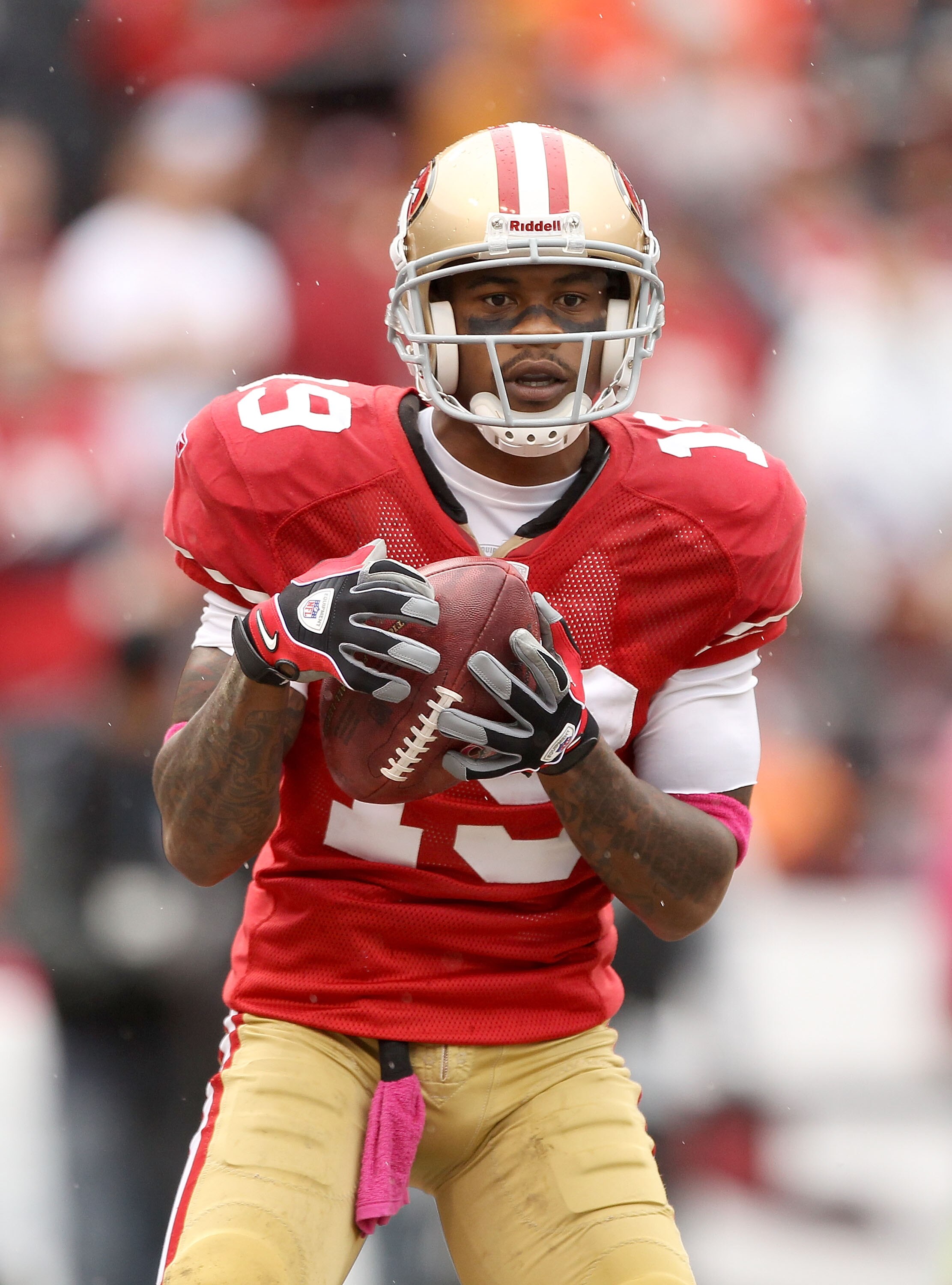 SAN FRANCISCO - OCTOBER 17:  Ted Ginn #19 of the San Francisco 49ers in action against the Oakland Raiders at Candlestick Park on October 17, 2010 in San Francisco, California.  (Photo by Ezra Shaw/Getty Images)
