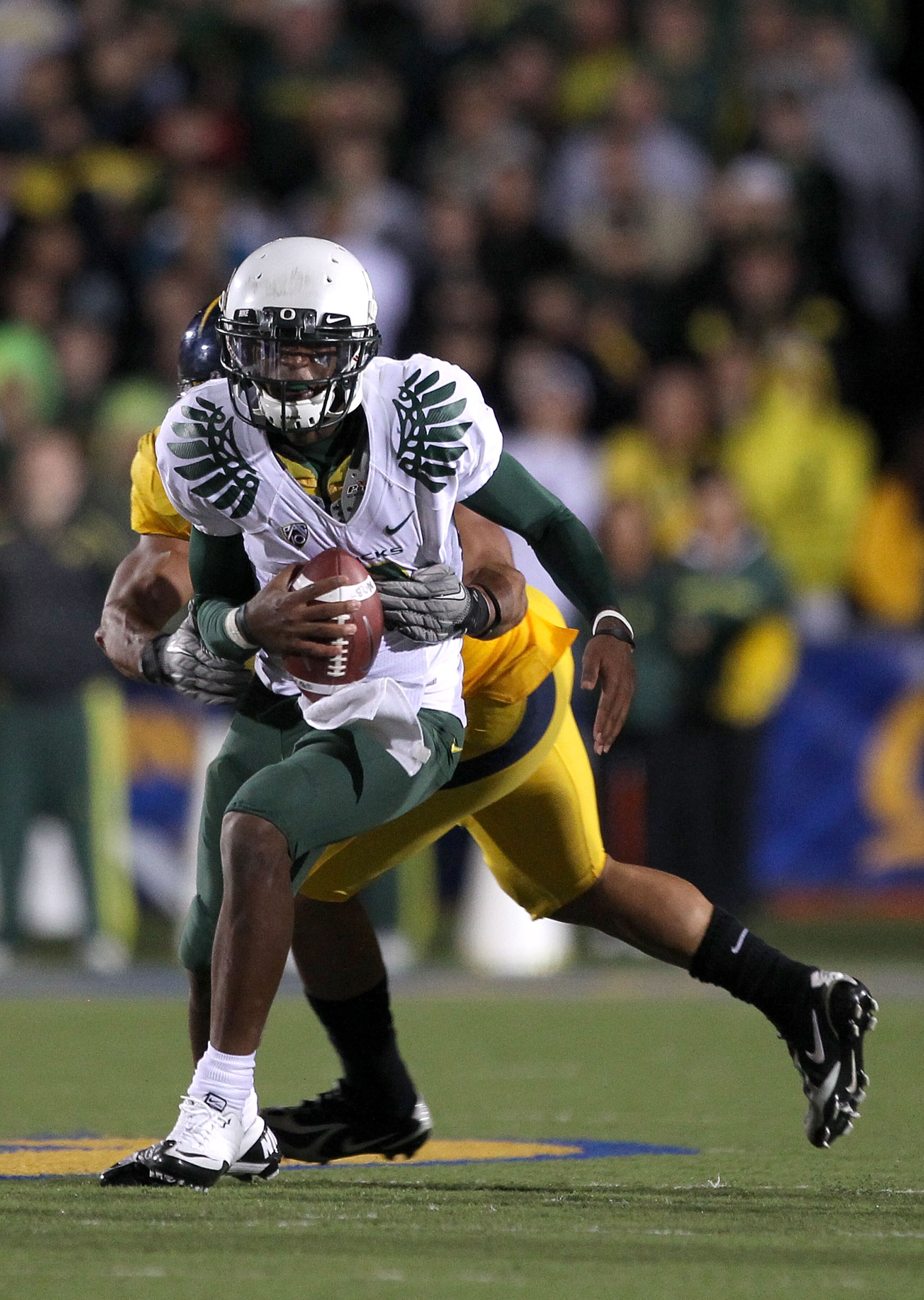 BERKELEY, CA - NOVEMBER 13: Darron Thomas #1 of the Oregon Ducks tries to get away from Mychal Kendricks #30 of the California Golden Bears at California Memorial Stadium on November 13, 2010 in Berkeley, California. (Photo by Ezra Shaw/Getty Images) BERKELEY, CA - NOVEMBER 13: Darron Thomas #1 of the Oregon Ducks tries to get away from Mychal Kendricks #30 of the California Golden Bears at California Memorial Stadium on November 13, 2010 in Berkeley, California. (Photo by Ezra Shaw/Getty Images)
