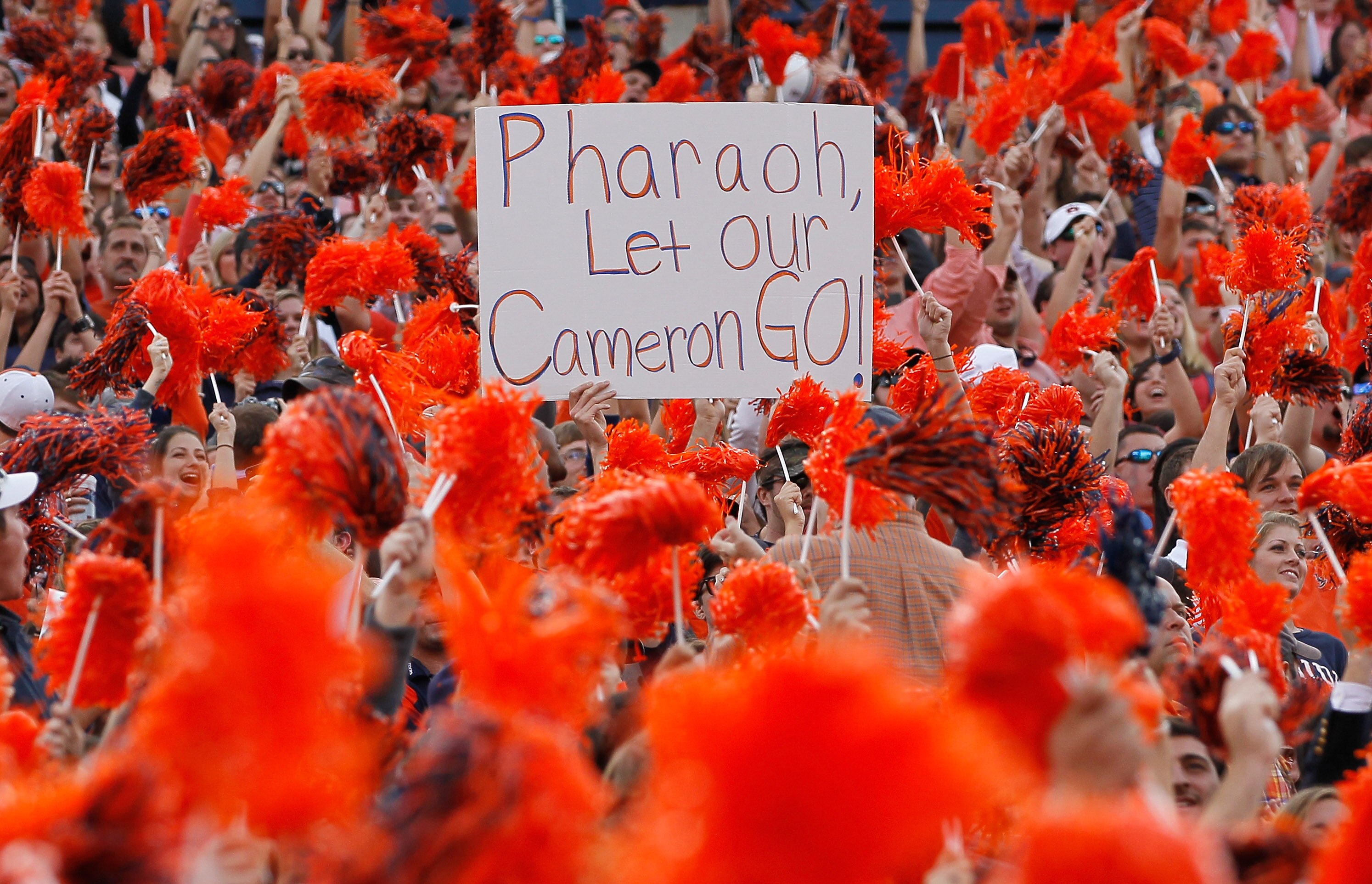 AUBURN, AL - NOVEMBER 13:  Fans hold up a sign in support of quarterback Cameron Newton #2 of the Auburn Tigers before facing the Georgia Bulldogs at Jordan-Hare Stadium on November 13, 2010 in Auburn, Alabama.  (Photo by Kevin C. Cox/Getty Images)
