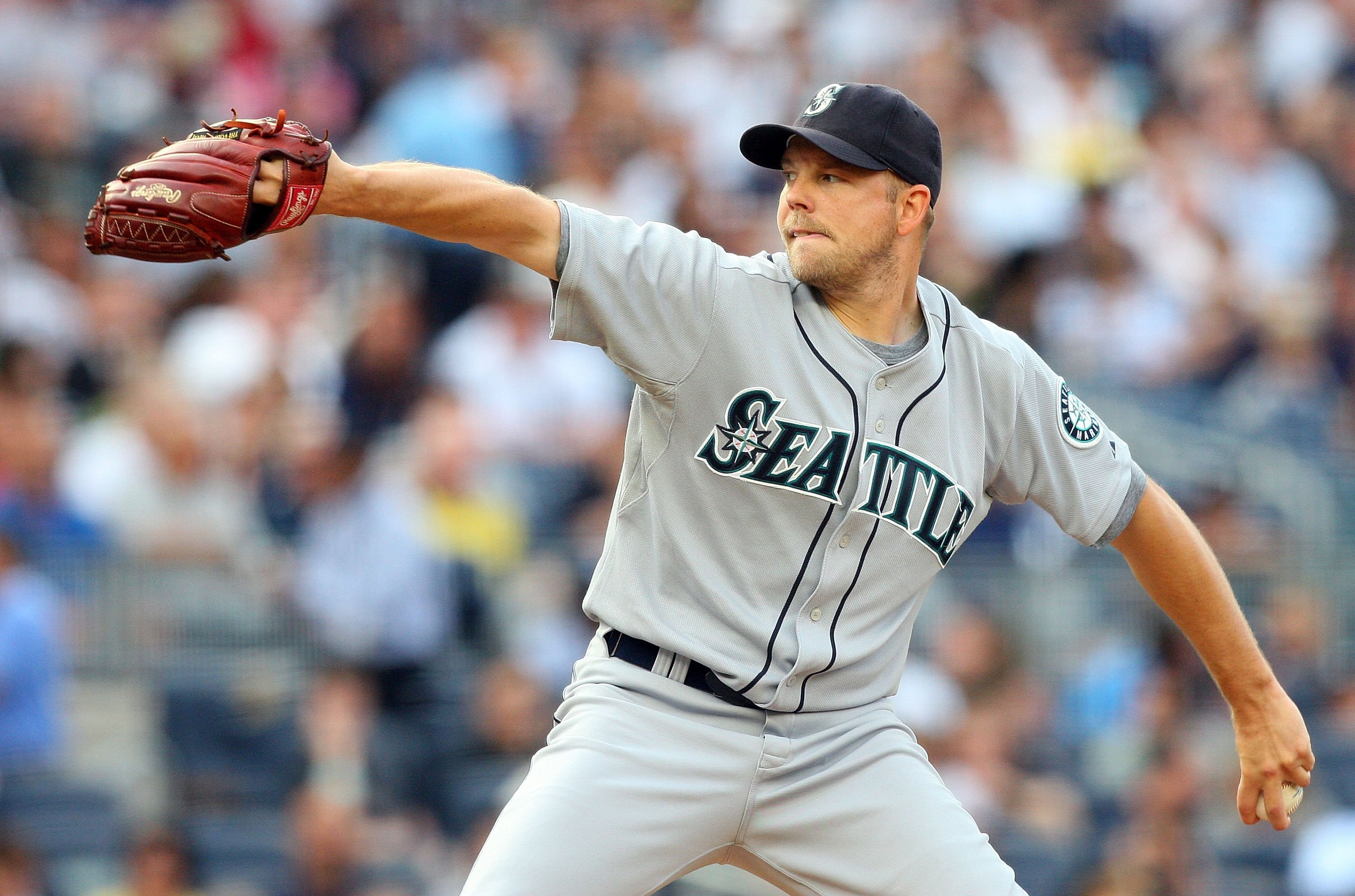NEW YORK - JULY 01:  Jarrod Washburn #56 of the Seattle Mariners pitches against the New York Yankees on July 1, 2009 at Yankee Stadium in the Bronx borough of New York City.  (Photo by Jim McIsaac/Getty Images)