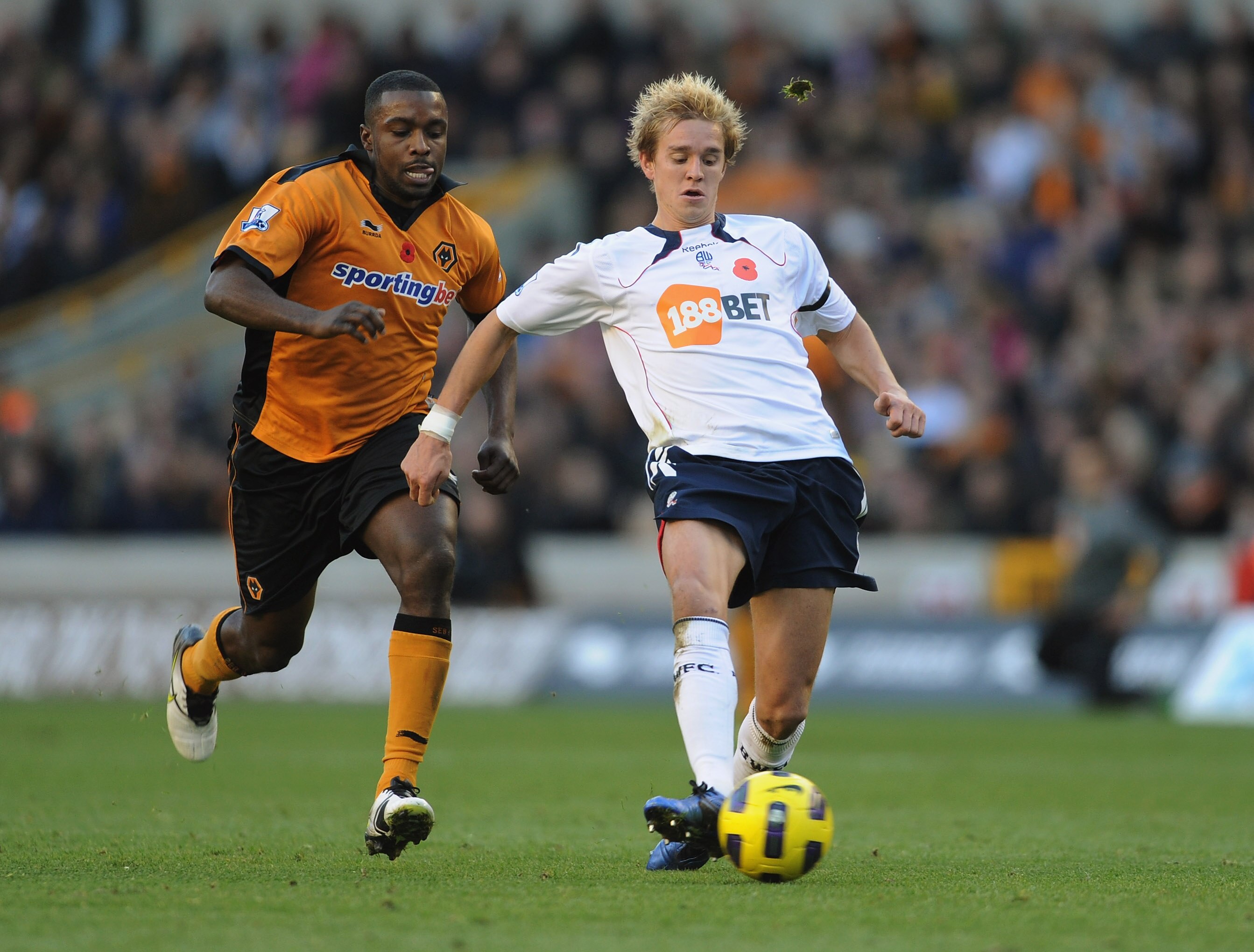WOLVERHAMPTON, ENGLAND - NOVEMBER 13: Sylvan Ebanks-Blake of Wolves battles WITH Stuart Holden of Bolton during the Barclays Premier League match between Wolverhampton Wanderers and Bolton Wanderers at Molineux on November 13, 2010 in Wolverhampton, Engla WOLVERHAMPTON, ENGLAND - NOVEMBER 13: Sylvan Ebanks-Blake of Wolves battles WITH Stuart Holden of Bolton during the Barclays Premier League match between Wolverhampton Wanderers and Bolton Wanderers at Molineux on November 13, 2010 in Wolverhampton, Engla