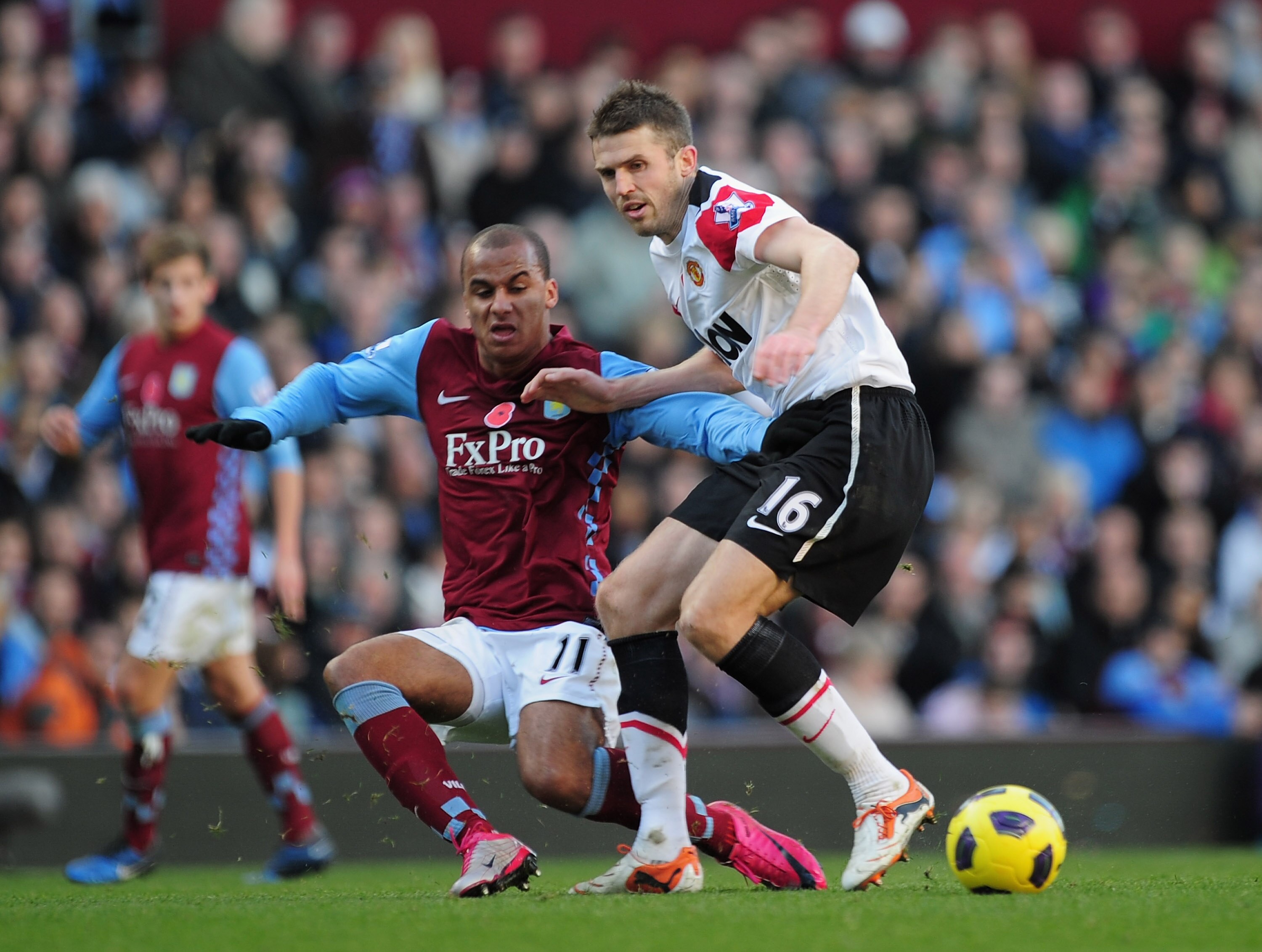BIRMINGHAM, ENGLAND - NOVEMBER 13: Michael Carrick of Manchester United (R) is tackled by Gabriel Agbonlahor of Aston Villa during the Barclays Premier League match between Aston Villa and Manchester United at Villa Park on November 13, 2010 in Birmingha BIRMINGHAM, ENGLAND - NOVEMBER 13: Michael Carrick of Manchester United (R) is tackled by Gabriel Agbonlahor of Aston Villa during the Barclays Premier League match between Aston Villa and Manchester United at Villa Park on November 13, 2010 in Birmingha