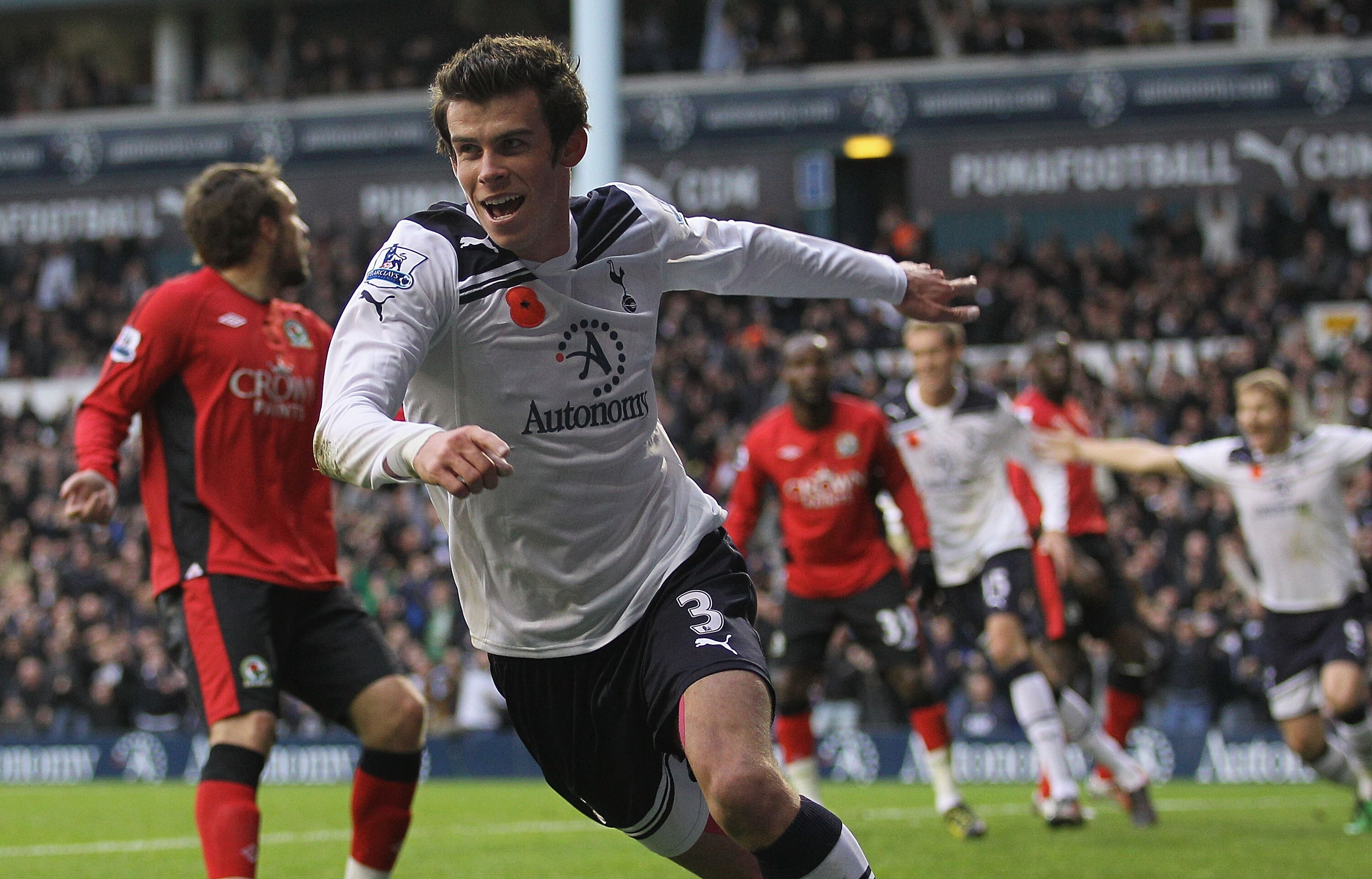 LONDON, ENGLAND - NOVEMBER 13: Gareth Bale of Tottenham celebrates scoring their first goal during the Barclays Premier League match between Tottenham Hotspur and Blackburn Rovers at White Hart Lane on November 13, 2010 in London, England. (Photo by Ham LONDON, ENGLAND - NOVEMBER 13: Gareth Bale of Tottenham celebrates scoring their first goal during the Barclays Premier League match between Tottenham Hotspur and Blackburn Rovers at White Hart Lane on November 13, 2010 in London, England. (Photo by Ham
