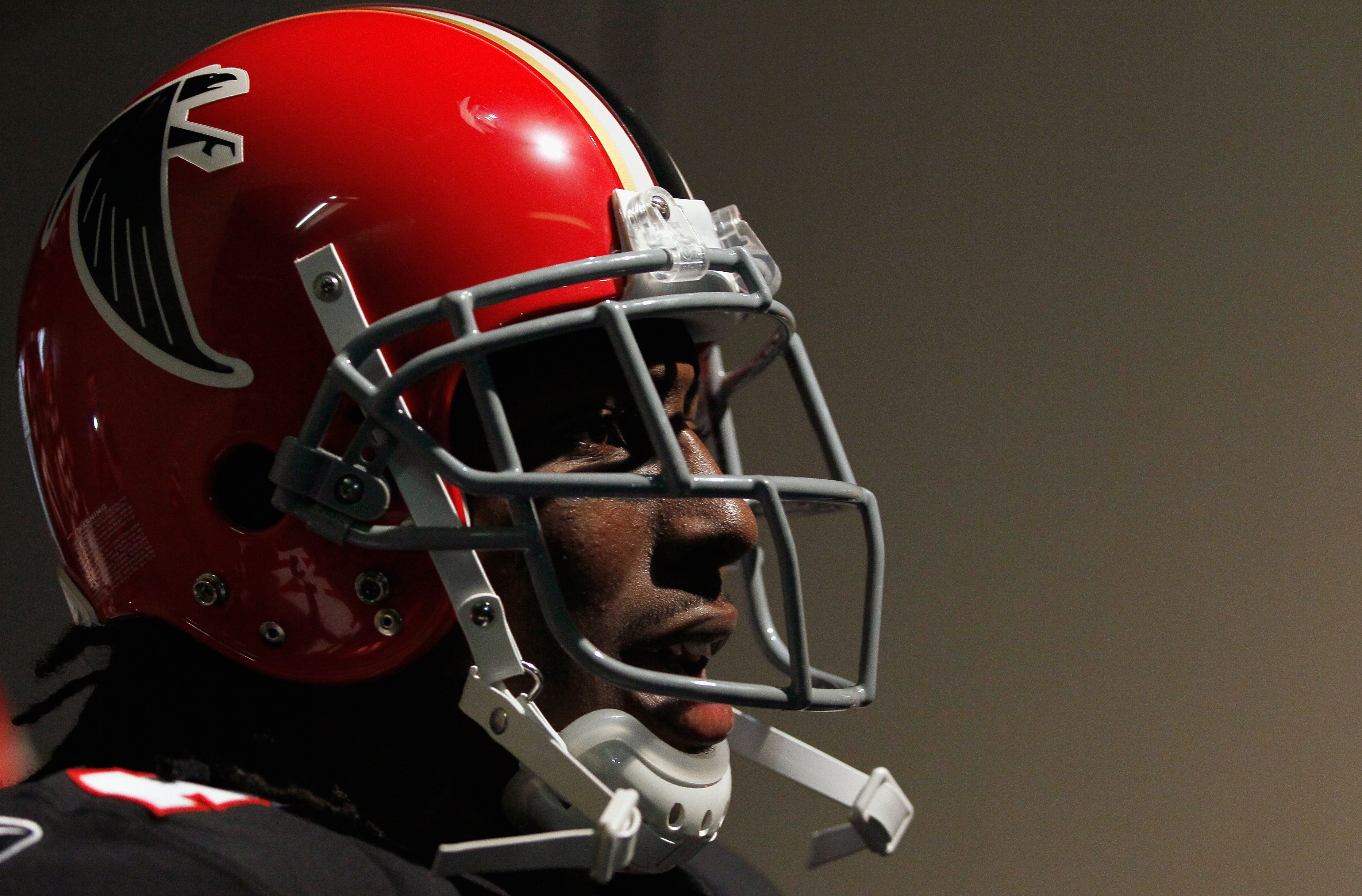 ATLANTA - NOVEMBER 11:  Roddy White #84 of the Atlanta Falcons waits before player introductions before facing the Baltimore Ravens at Georgia Dome on November 11, 2010 in Atlanta, Georgia.  (Photo by Kevin C. Cox/Getty Images)