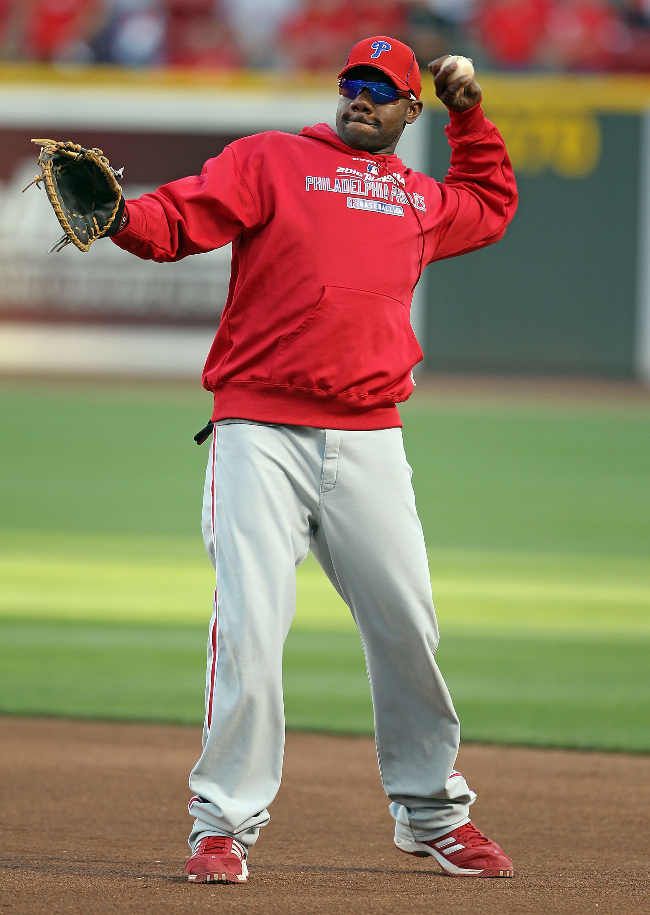 CINCINNATI - OCTOBER 10: Ryan Howard #6 of the Philadelphia Phillies participates in batting practice before the start of  Game 3 of the NLDS against the Cincinnati Reds at Great American Ball Park on October 10, 2010 in Cincinnati, Ohio.  (Photo by Andy