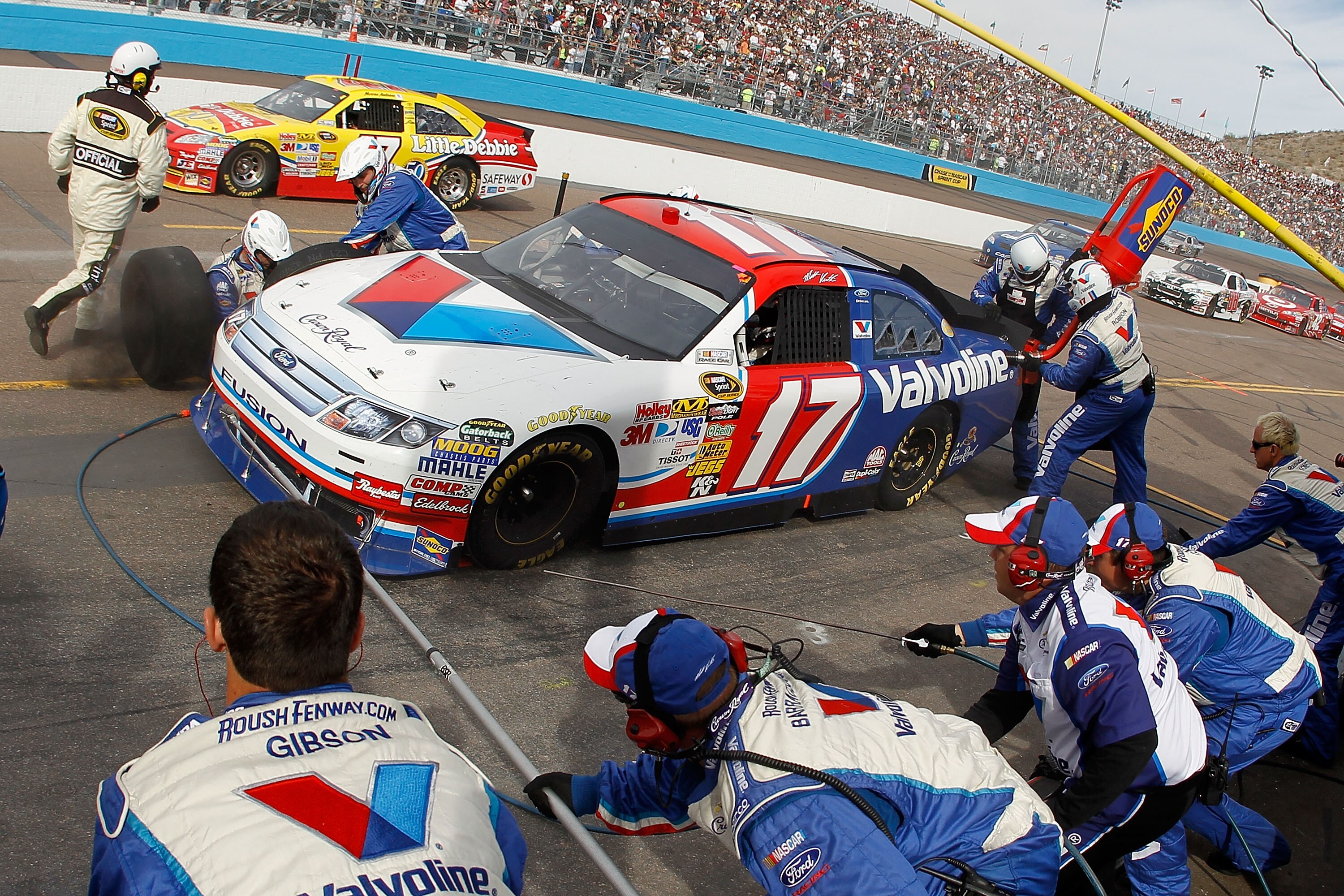 AVONDALE, AZ - NOVEMBER 14:  Matt Kenseth, driver of the #17 Valvoline Ford, makes a pit stop during the NASCAR Sprint Cup Series Kobalt Tools 500 at Phoenix International Raceway on November 14, 2010 in Avondale, Arizona.  (Photo by Todd Warshaw/Getty Im