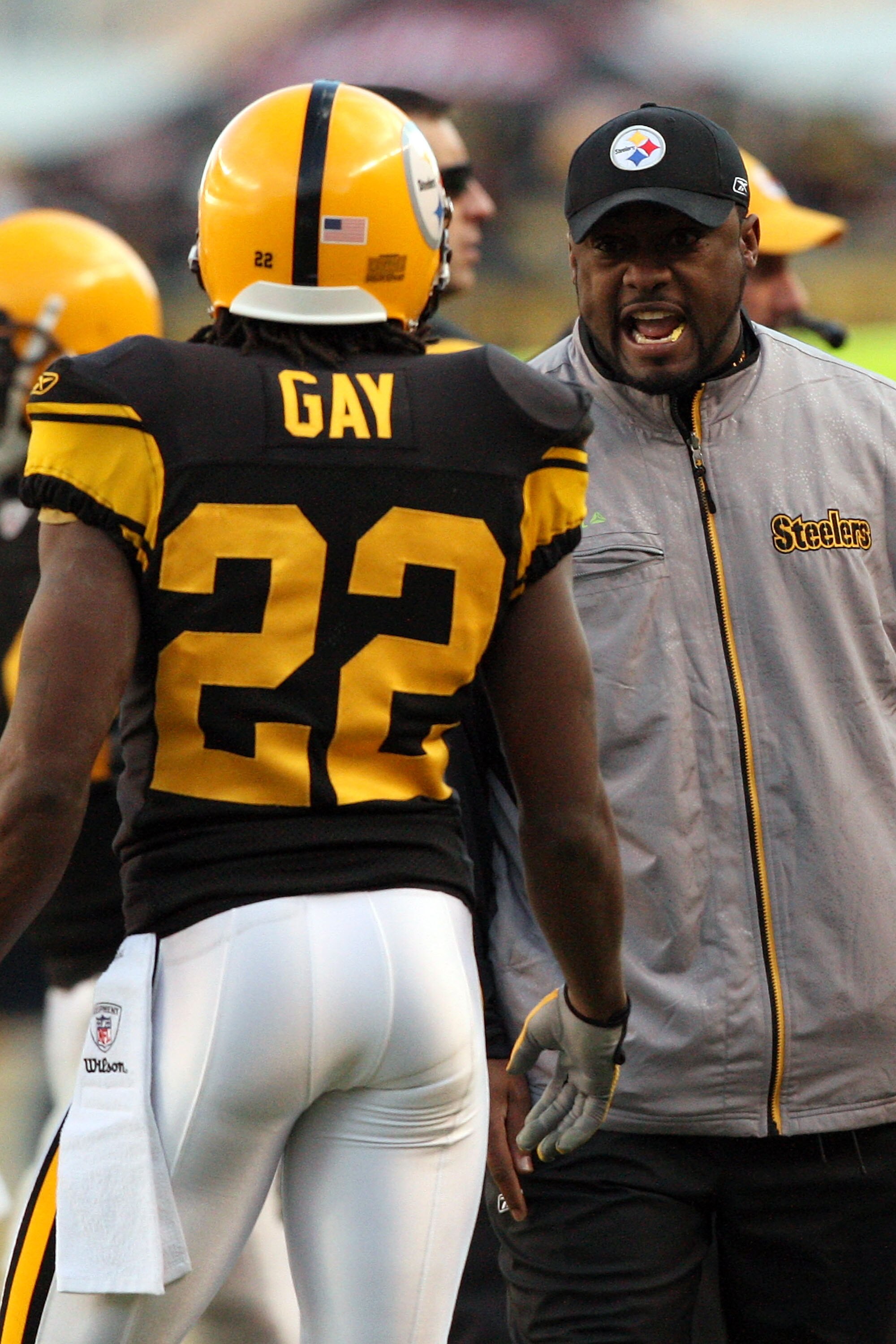 PITTSBURGH - DECEMBER 27:  Head coach Mike Tomlin (R) speaks to William Gay #22 of the Pittsburgh Steelers during the game against the Baltimore Ravens at Heinz Field on December 27, 2009 in Pittsburgh, Pennsylvania.  (Photo by Karl Walter/Getty Images)