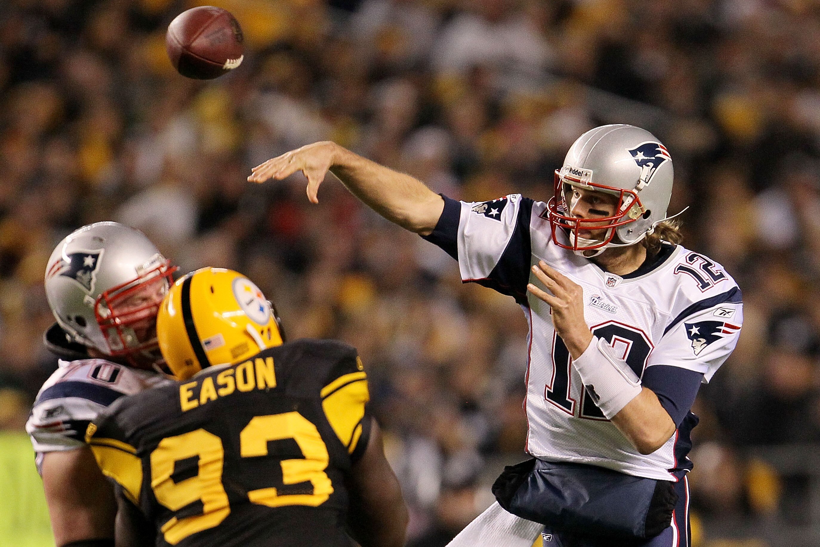 PITTSBURGH - NOVEMBER 14:  Tom Brady #12 of the New England Patriots throws a pass against the Pittsburgh Steelers on November 14, 2010 at Heinz Field in Pittsburgh, Pennsylvania.  (Photo by Chris McGrath/Getty Images)