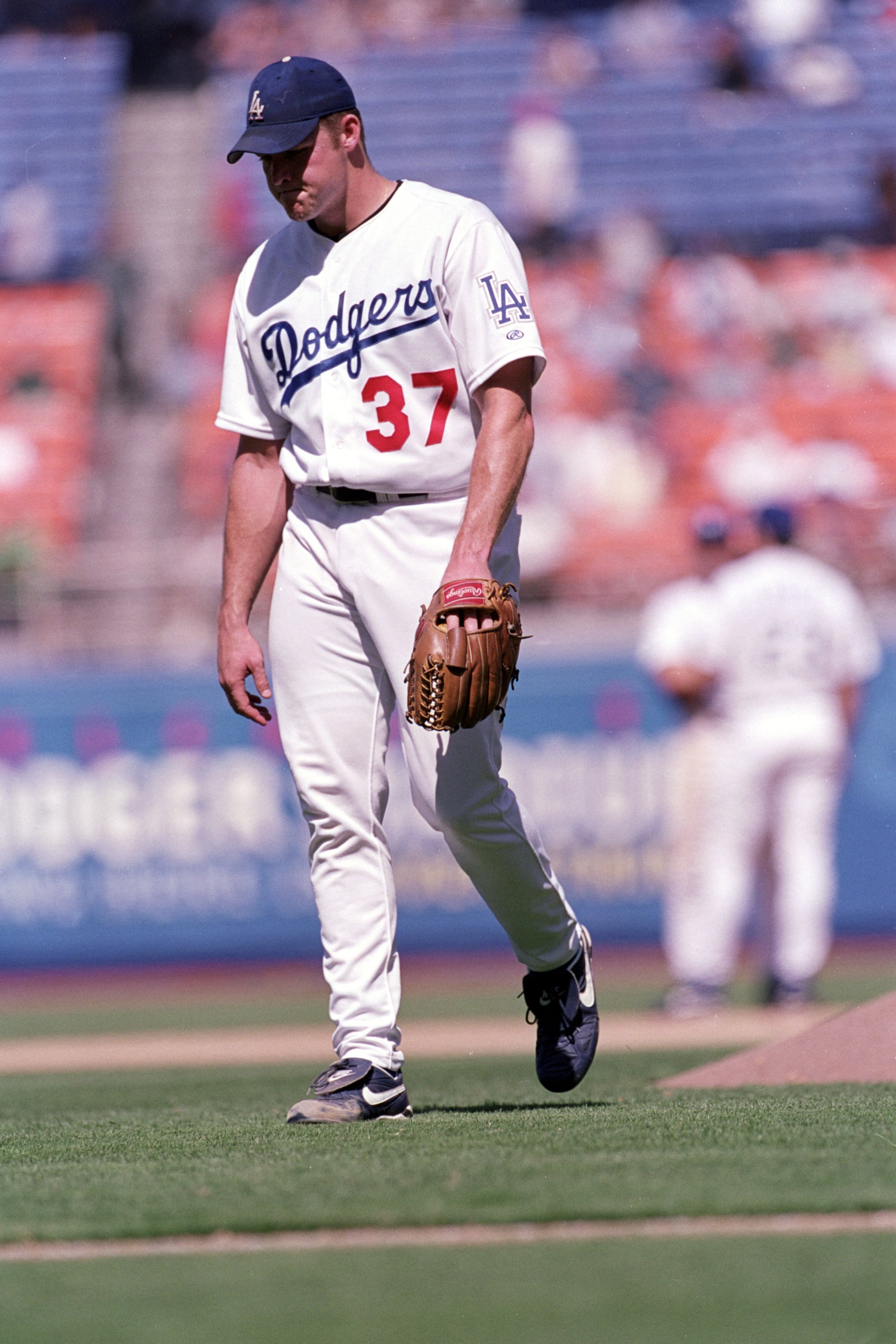 20 Aug 2000:  Darren Dreifort #37 of the Los Angeles Dodgers walks off the mound during the game against the New York Mets at Dodger Stadium in Los Angeles, California.  The Mets defeated the Dodgers 9-6.Mandatory Credit: Jeff Gross  /Allsport