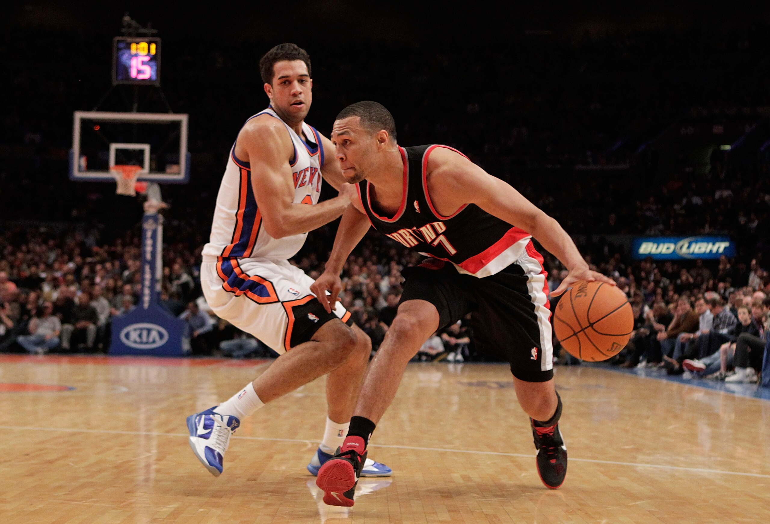 NEW YORK - OCTOBER 30: Brandon Roy #7 of the Portland Trail Blazer drives the ball past Landry Fields #6 of the New York Knicks at Madison Square Garden on October 30, 2010 in New York City. NOTE TO USER: User expressly acknowledges and agrees that, by d NEW YORK - OCTOBER 30: Brandon Roy #7 of the Portland Trail Blazer drives the ball past Landry Fields #6 of the New York Knicks at Madison Square Garden on October 30, 2010 in New York City. NOTE TO USER: User expressly acknowledges and agrees that, by d