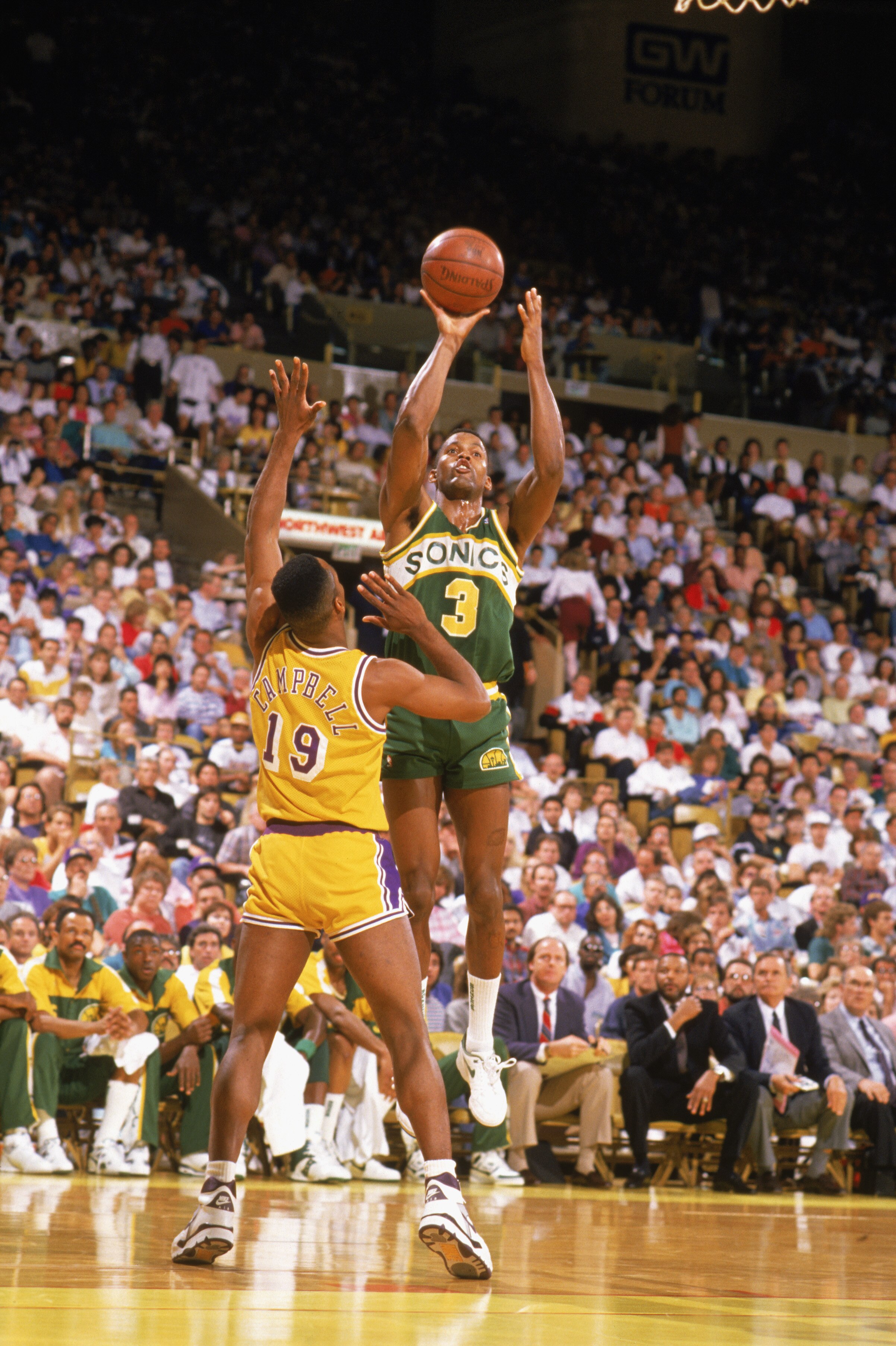 LOS ANGELES - 1988:  Dale Ellis #3 of the Seattle Supersonics shoots a jump shot over Tony Campbell #19 of the Los Angeles Lakers during the 1988-1989 NBA season game at the Great Western Forum in Los Angeles, California.  (Photo by Stephen Dunn/Getty Ima
