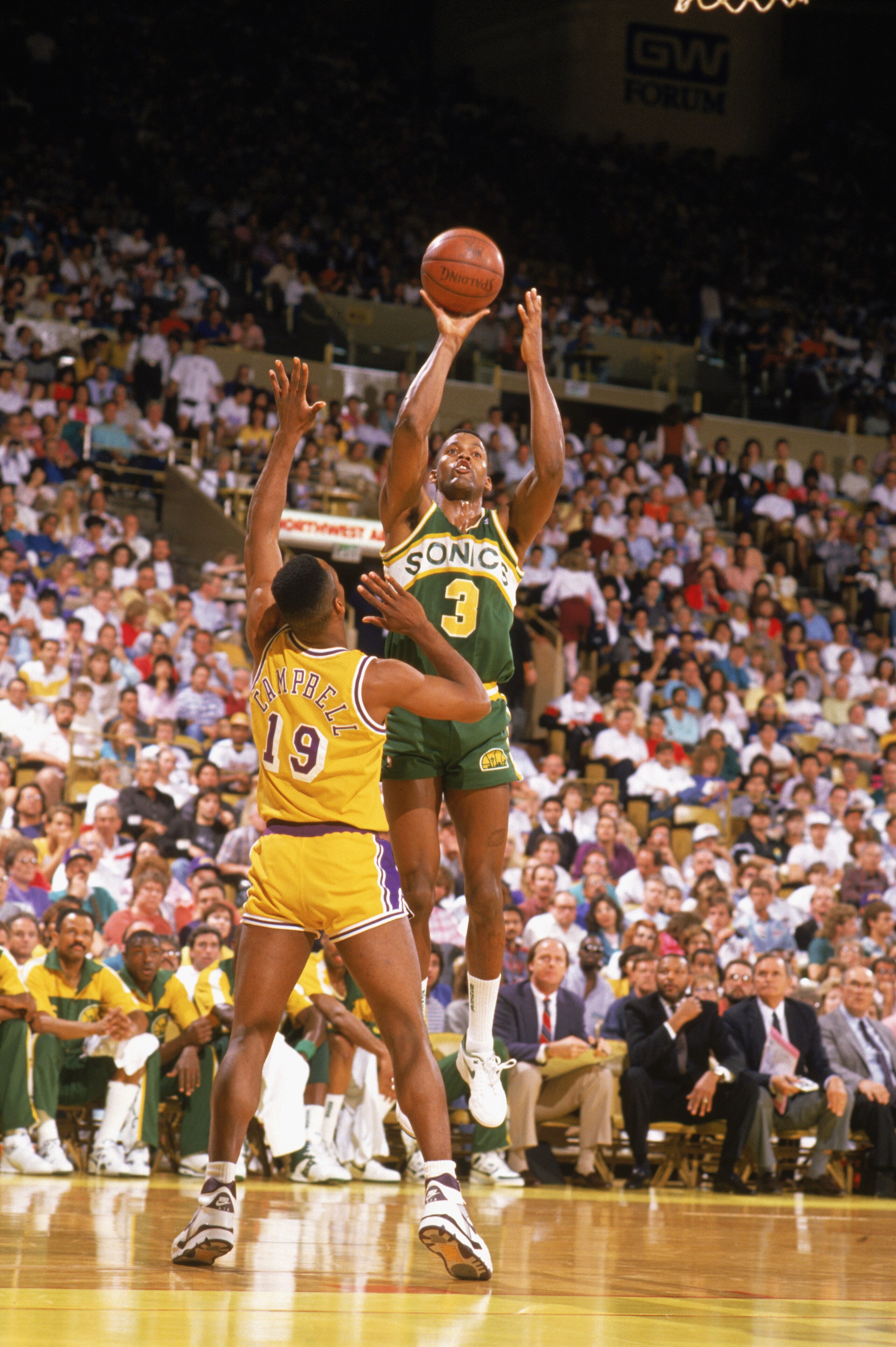 LOS ANGELES - 1988:  Dale Ellis #3 of the Seattle Supersonics shoots a jump shot over Tony Campbell #19 of the Los Angeles Lakers during the 1988-1989 NBA season game at the Great Western Forum in Los Angeles, California.  (Photo by Stephen Dunn/Getty Ima