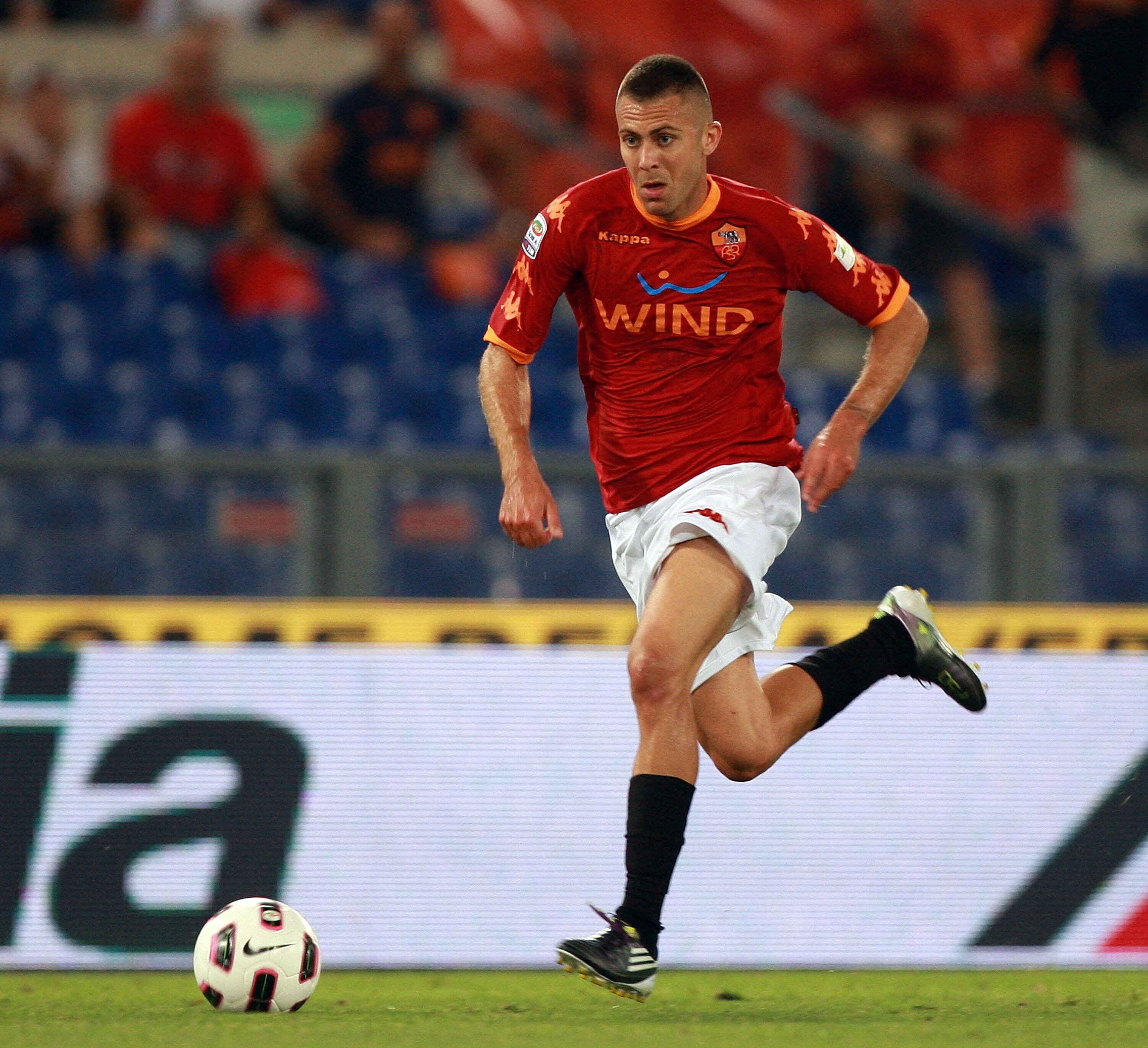ROME - AUGUST 28:  Jeremy Menez of AS Roma in action during the Serie A match between AS Roma and AC Cesena at Stadio Olimpico on August 28, 2010 in Rome, Italy.  (Photo by Paolo Bruno/Getty Images)