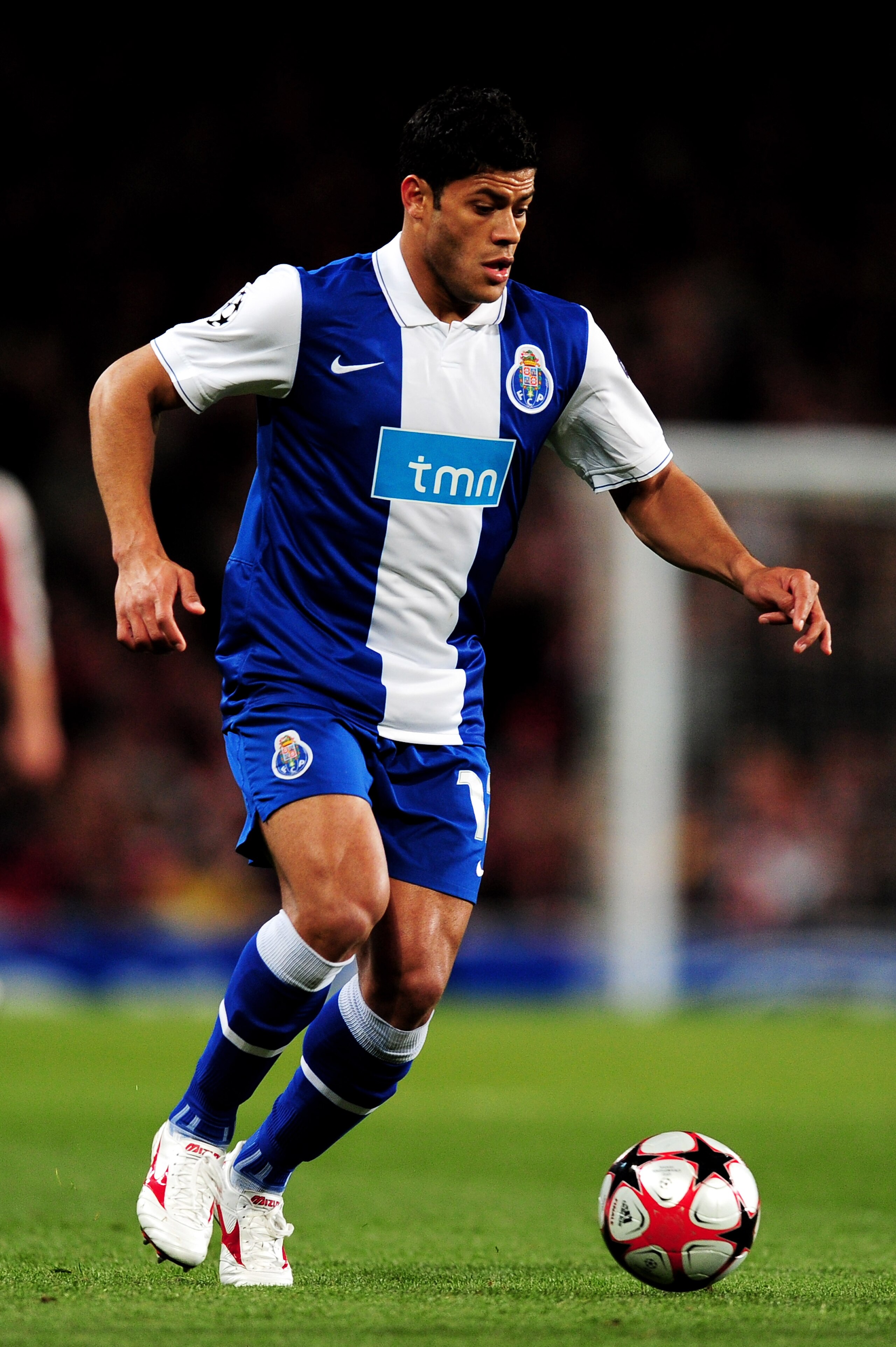 LONDON, ENGLAND - MARCH 09:  Hulk of Porto controls the ball during the UEFA Champions League round of 16 match between Arsenal and FC Porto at the Emirates Stadium on March 9, 2010 in London, England.  (Photo by Mike Hewitt/Getty Images)