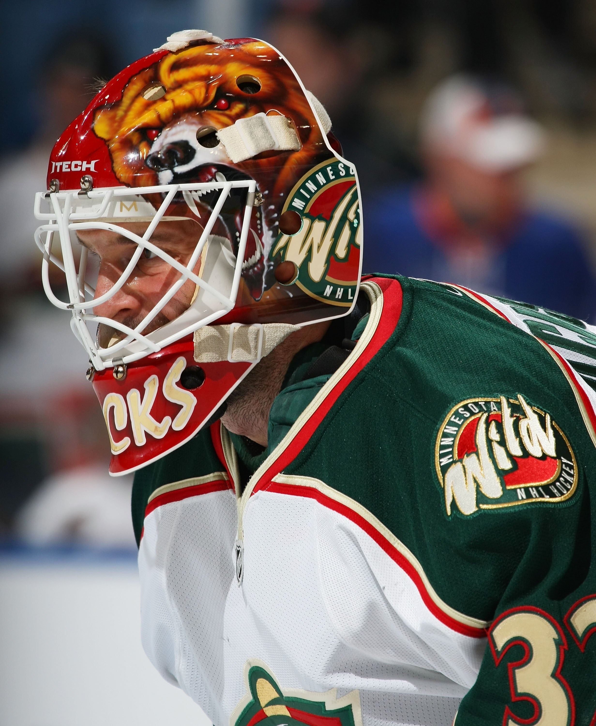 UNIONDALE, NY - MARCH 25:  Niklas Backstrom #32 of the Minnesota Wild tends net against the New York Islanders on March 25, 2009 at the Nassau Coliseum in Uniondale, New York.  (Photo by Bruce Bennett/Getty Images)