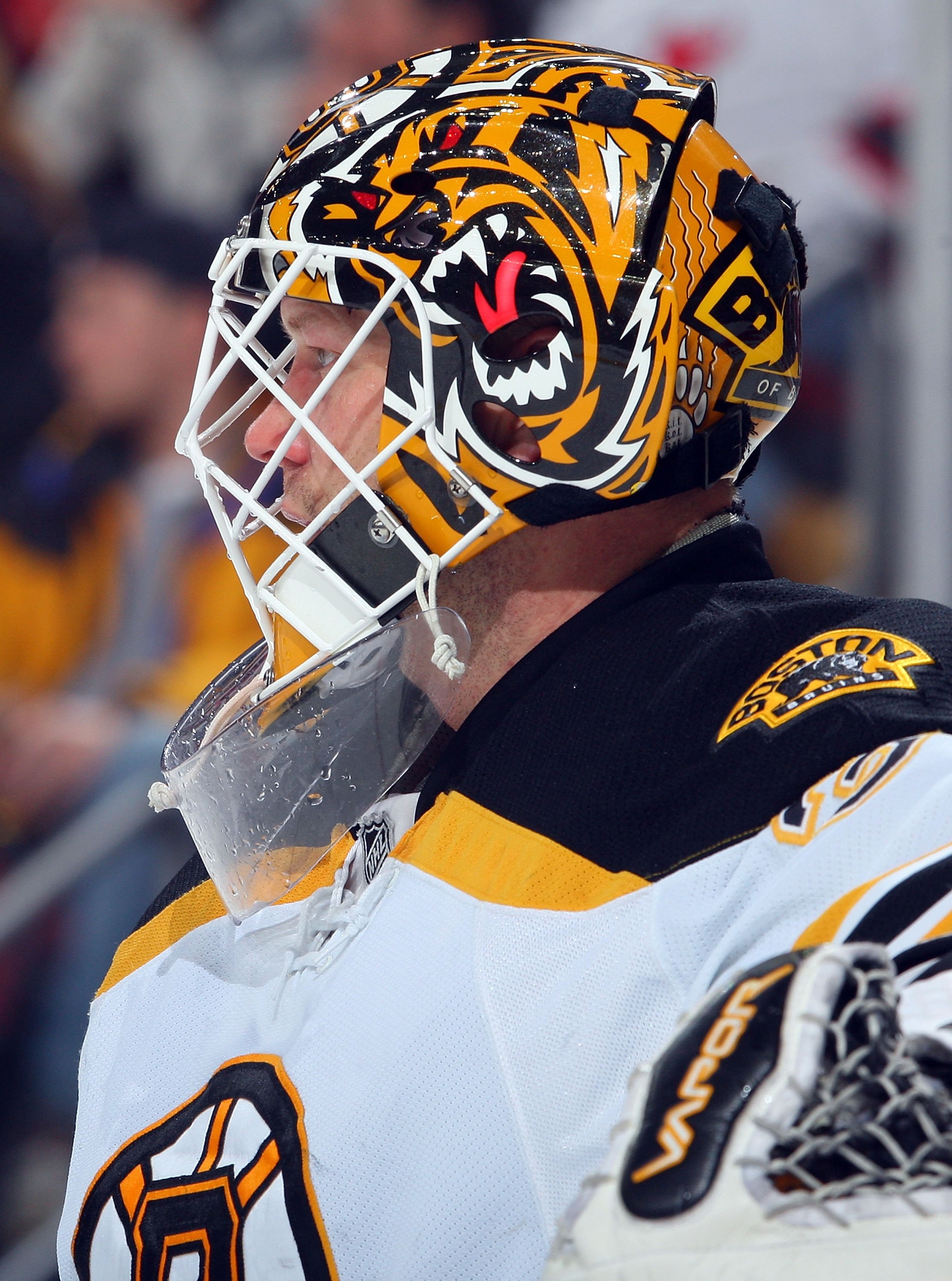 NEWARK, NJ - DECEMBER 23:  Tim Thomas #30 of the Boston Bruins defends his net against the New Jersey Devils at the Prudential Center on December 23, 2008 in Newark, New Jersey. The Bruins defeated the Devils 2-0.  (Photo by Jim McIsaac/Getty Images)