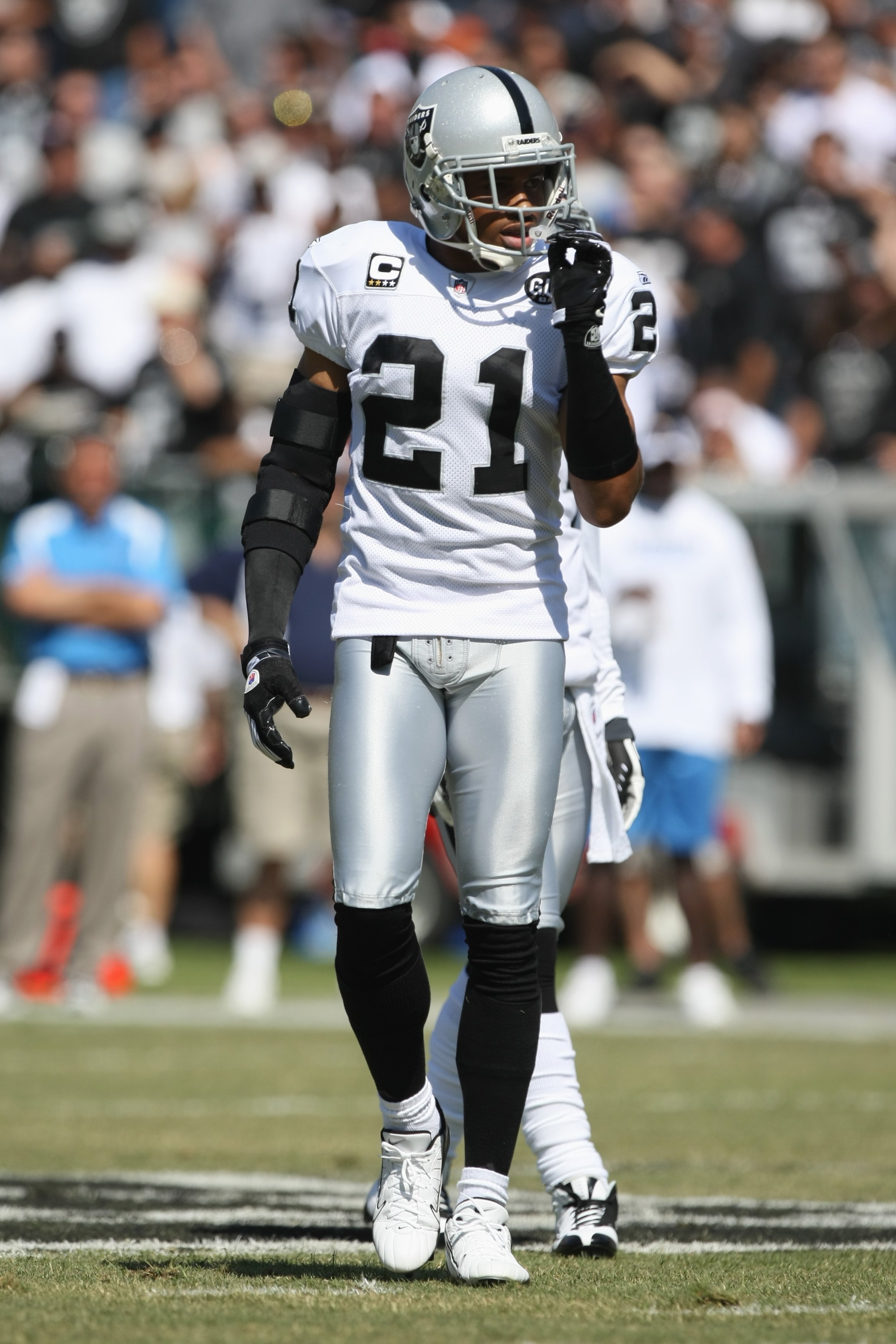OAKLAND, CA - SEPTEMBER 28:  Nnamdi Asomugha #21 of the Oakland Raiders looks on during the game against the San Diego Chargers on September 28, 2008 at Oakland Coliseum in Oakland, California. (Photo by Jed Jacobsohn/Getty Images)