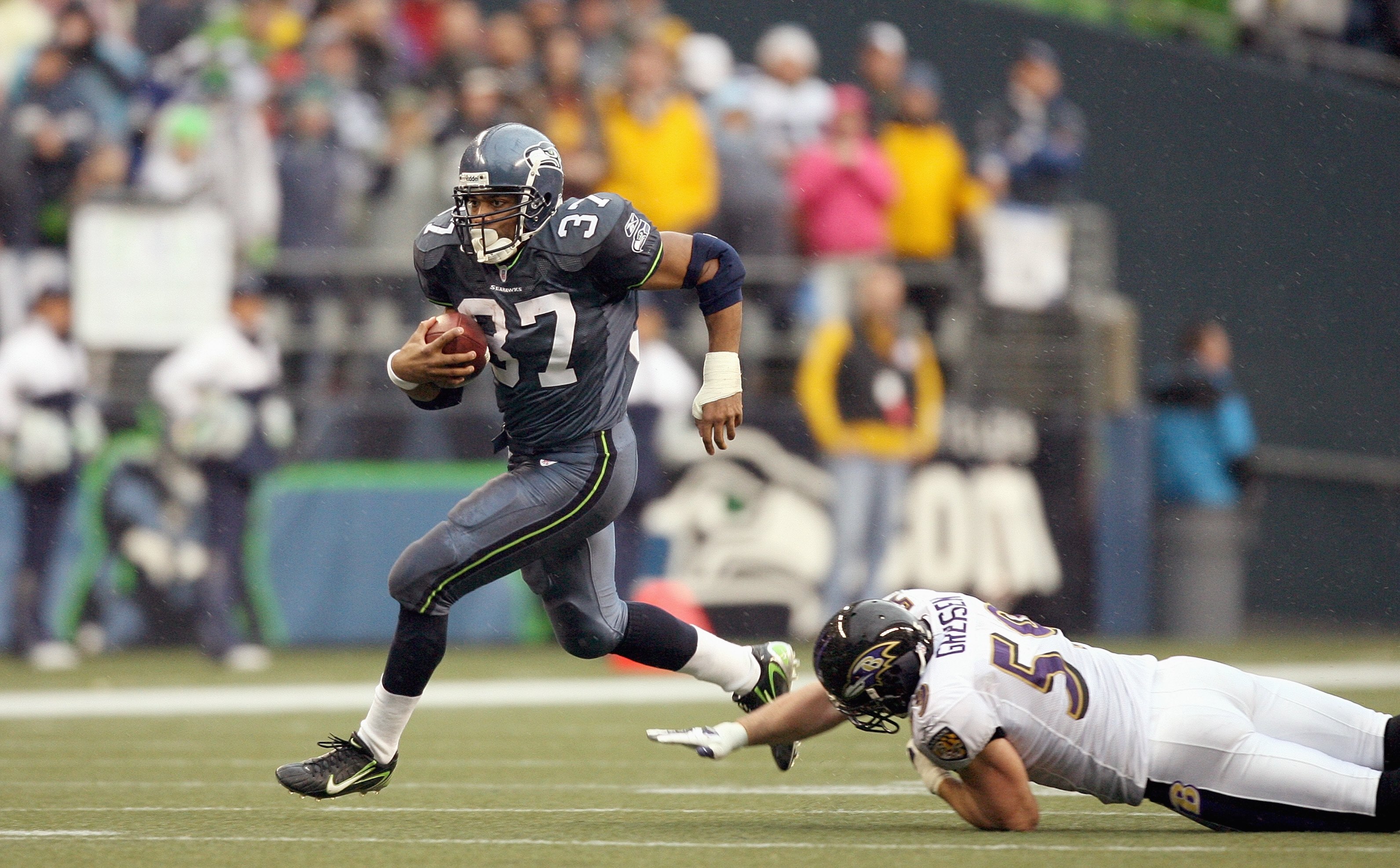 SEATTLE - DECEMBER 23: Shaun Alexander #37 of the Seattle Seahawks runs the ball during the game against the Baltimore Ravens at Qwest Field on December 23, 2007 in Seattle, Washington. The Seahawks defeated the Ravens 27-6. (Photo by Otto Greule Jr/Getty