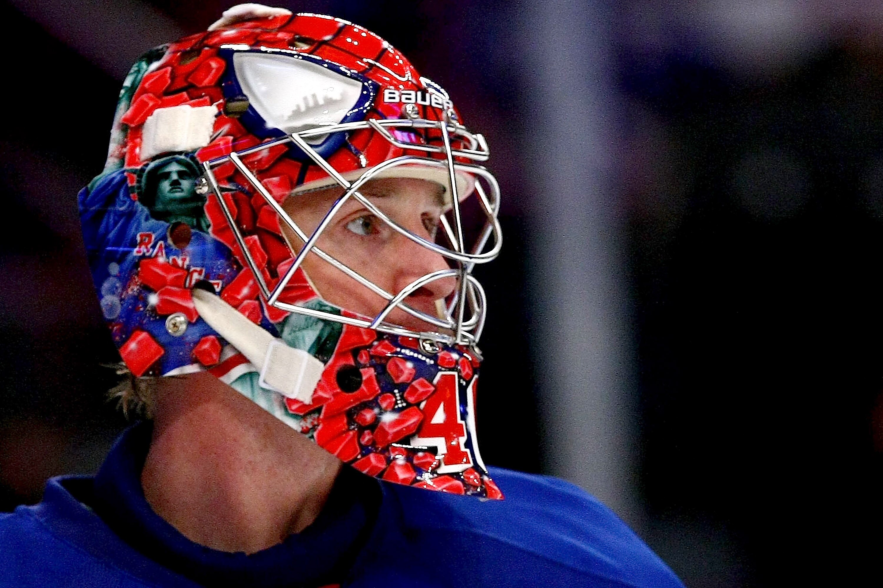 NEW YORK - OCTOBER 11: Goaltender Steve Valiquette #40 of the New York Rangers watches against the Anaheim Ducks during their game on October 11, 2009 at Madison Square Garden in New York City. (Photo by Chris McGrath/Getty Images)