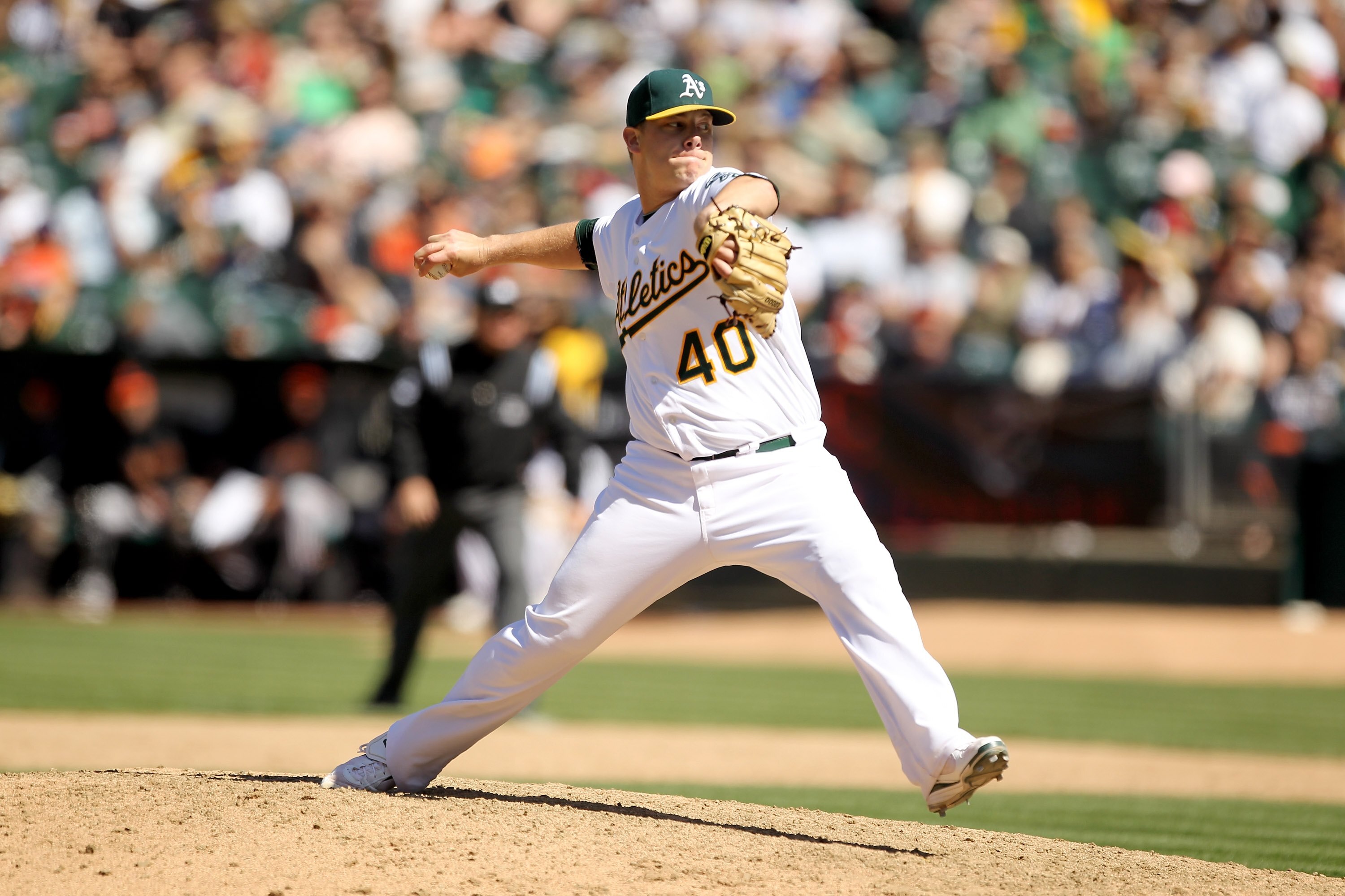 OAKLAND, CA - MAY 23:  Andrew Bailey #40 of the Oakland Athletics pitches against the San Francisco Giants at the Oakland-Alameda County Coliseum on May 23, 2010 in Oakland, California.  (Photo by Ezra Shaw/Getty Images)